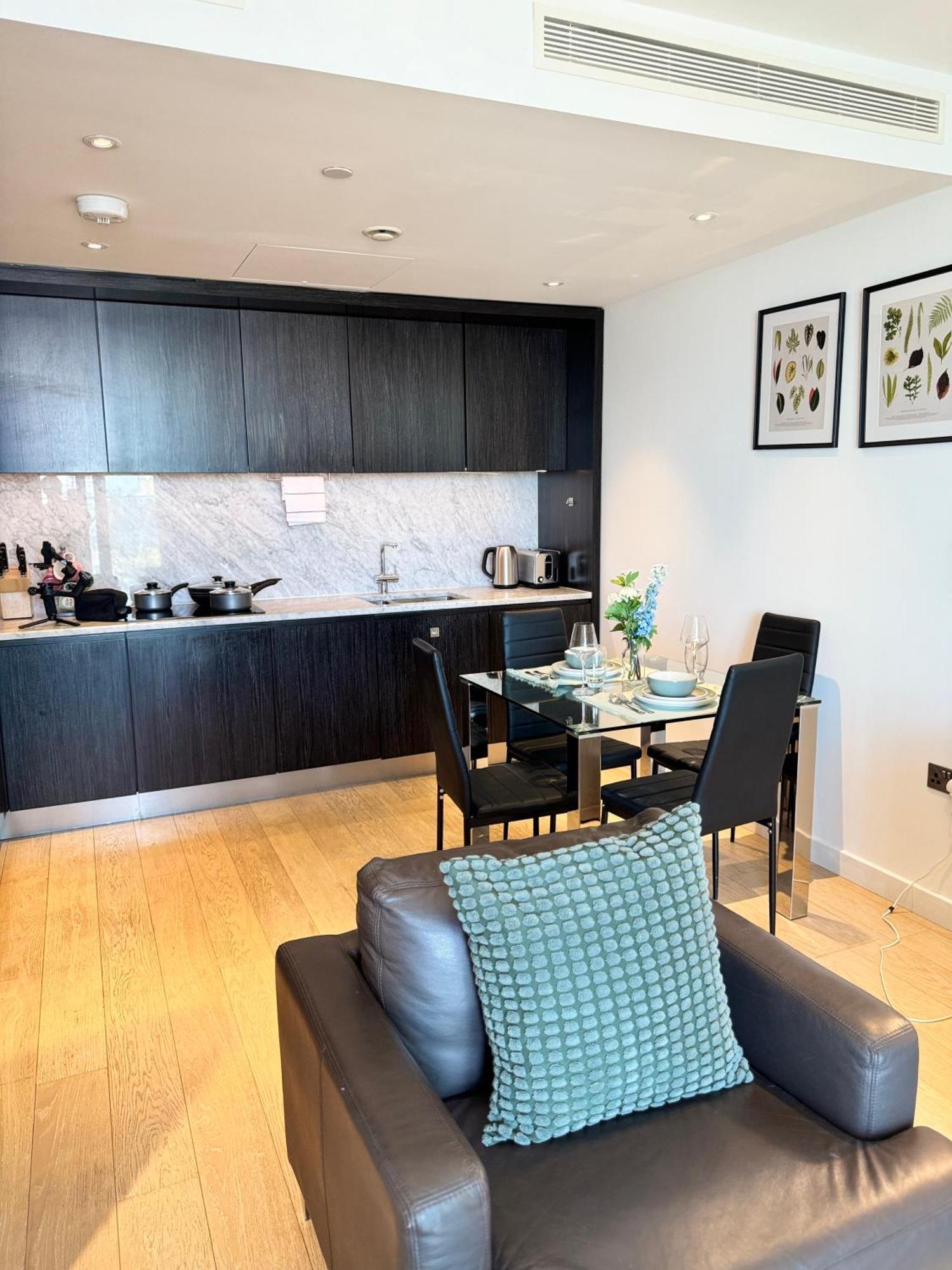 Scenic View 1-bed Near Downtown With Free Wifi Appartement