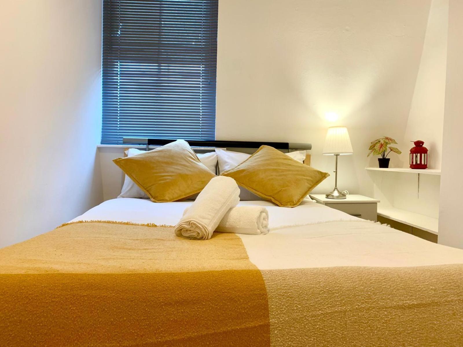 Aldgate East Bed & Breakfast *