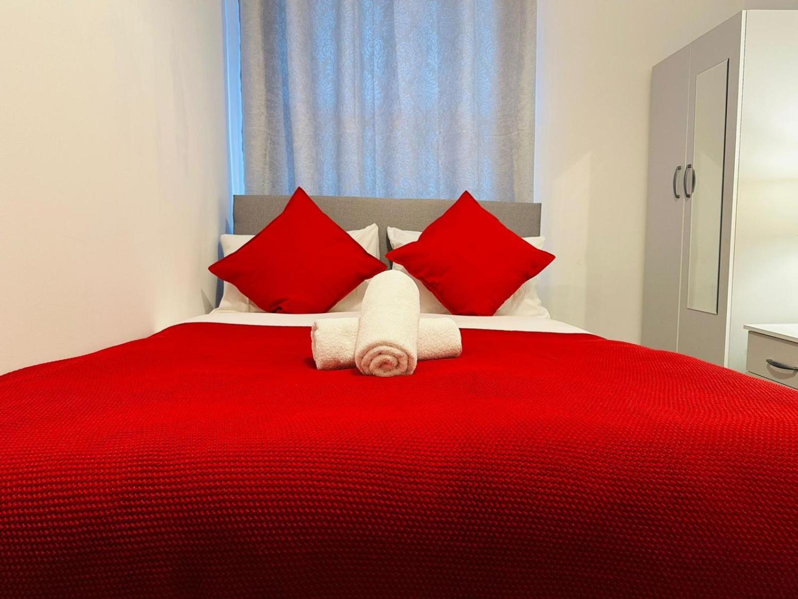 Aldgate East Bed & Breakfast *