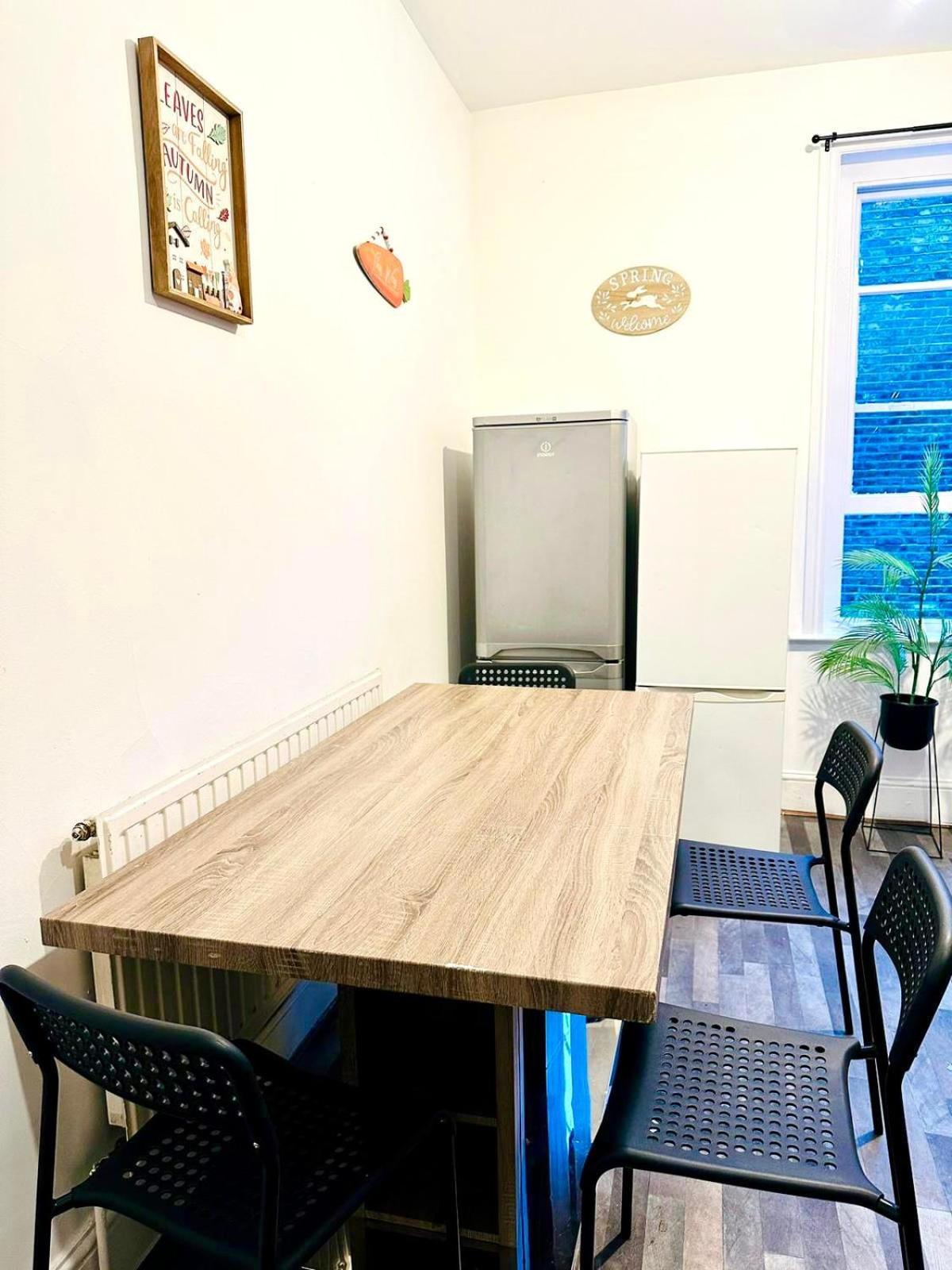 Aldgate East Bed & Breakfast *