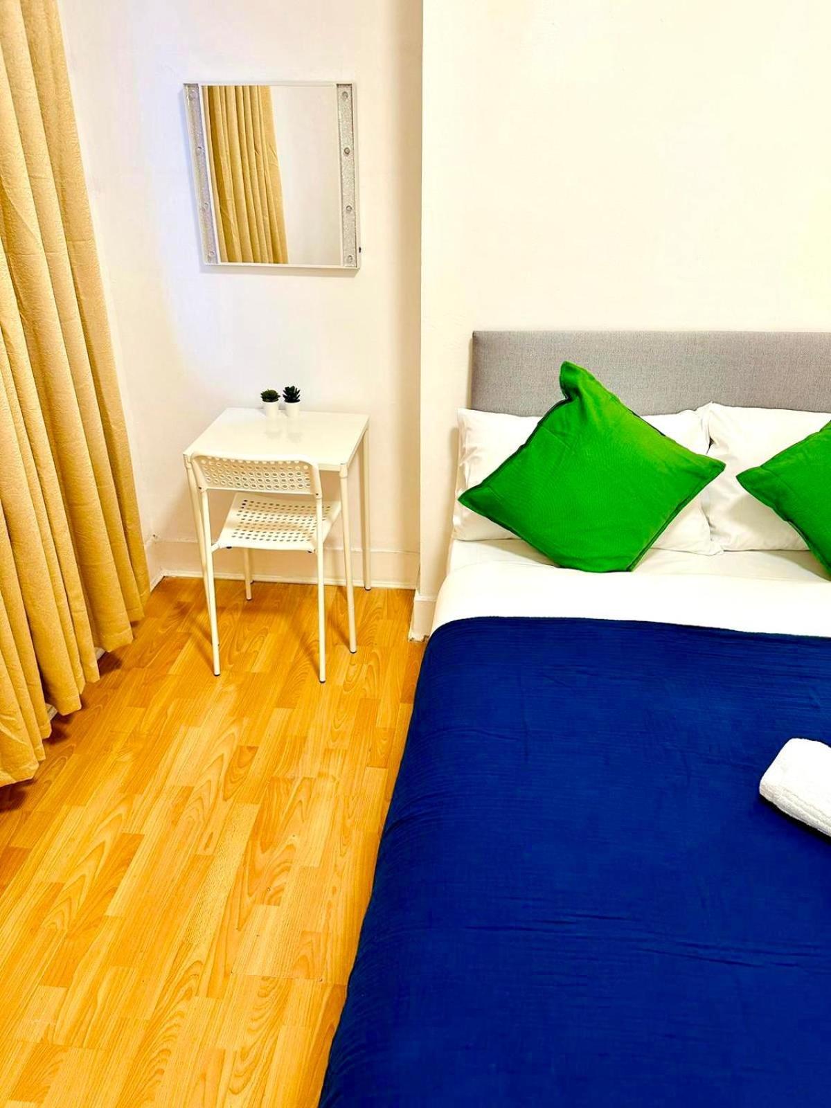 Aldgate East Bed & Breakfast *