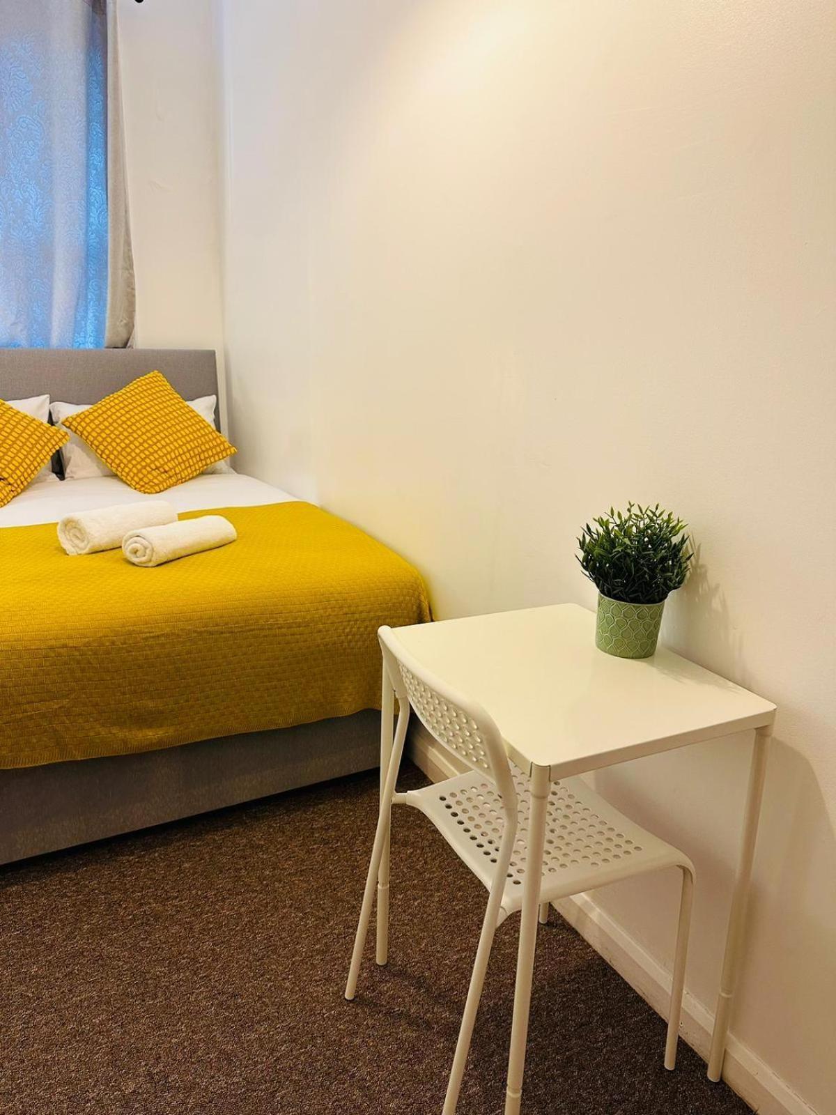 Aldgate East Bed & Breakfast *