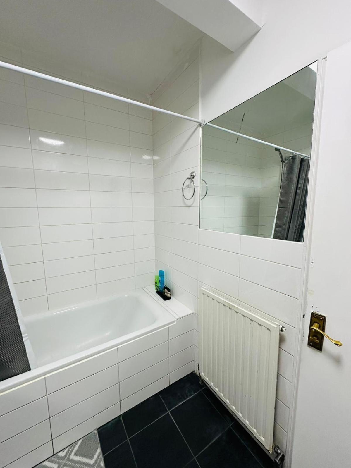 Aldgate East Bed & Breakfast *