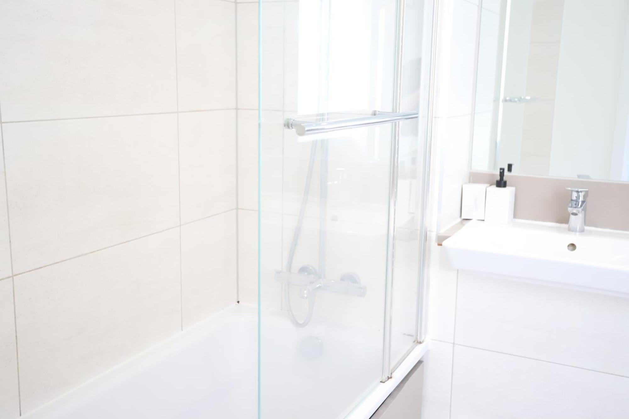 Spacious 3-story Retreat With Rooftop Terrace And Modern Amenities Appartement Londres