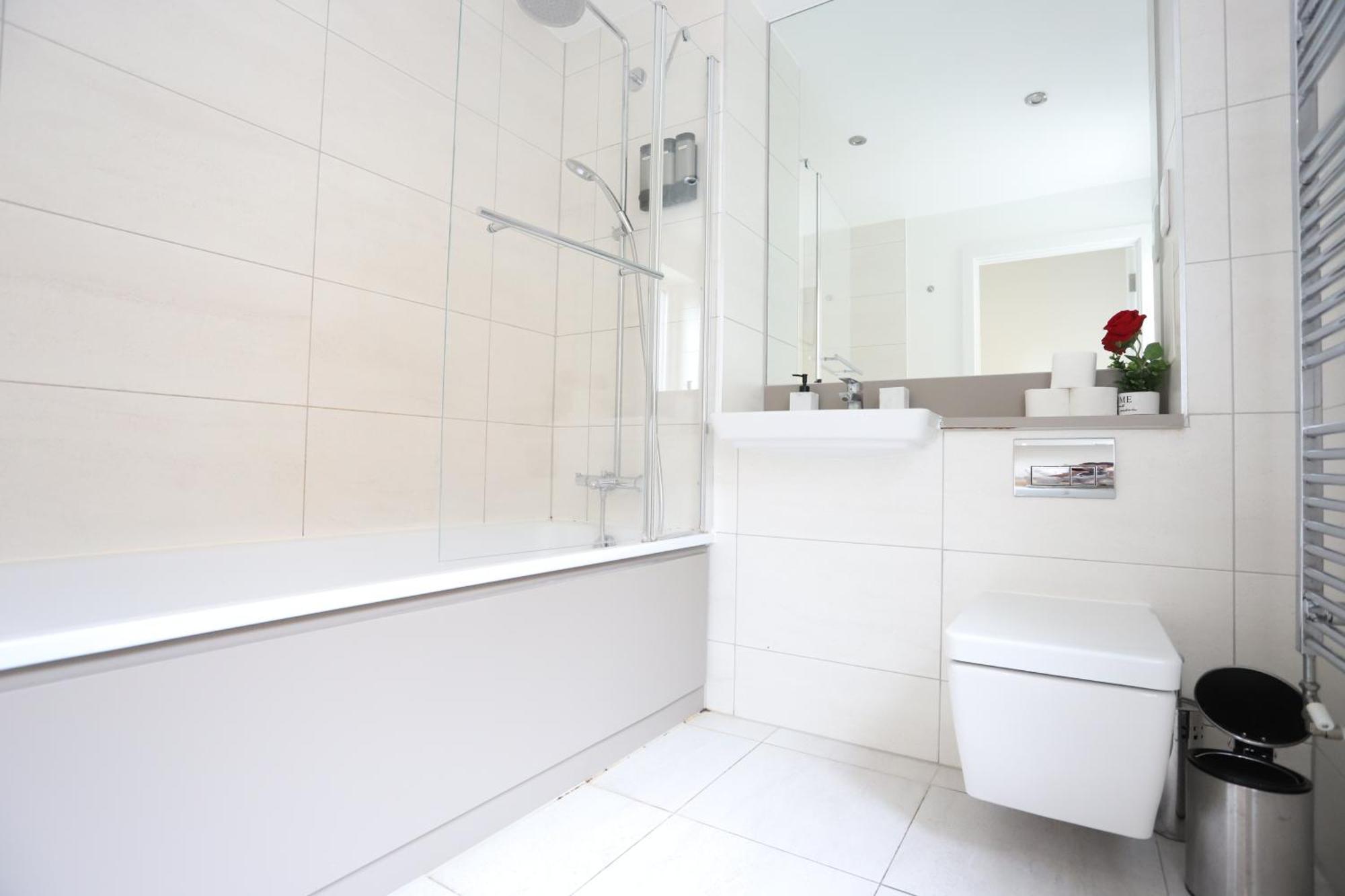 Appartement Spacious 3-story Retreat With Rooftop Terrace And Modern Amenities Londres