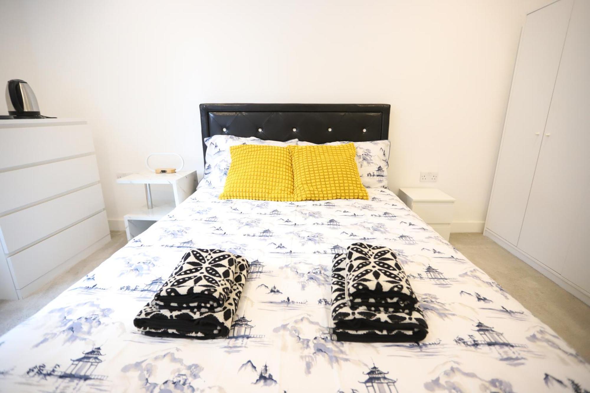 Spacious 3-story Retreat With Rooftop Terrace And Modern Amenities * Londres