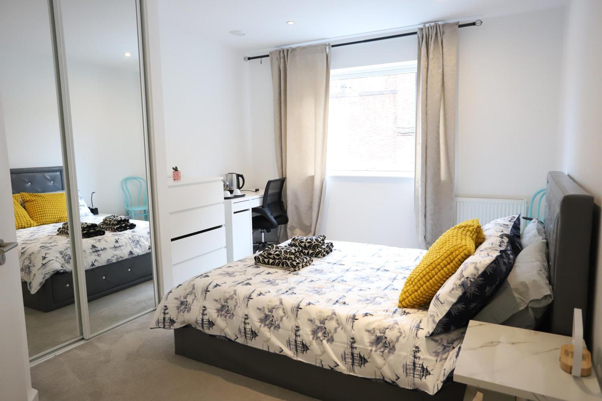 Appartement Spacious 3-story Retreat With Rooftop Terrace And Modern Amenities