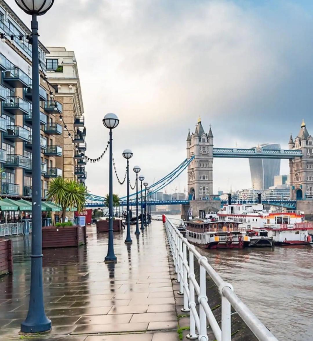 Elegant 2-bedroom Flat Near Bridge - Perfect Location With Easy Access Apartment