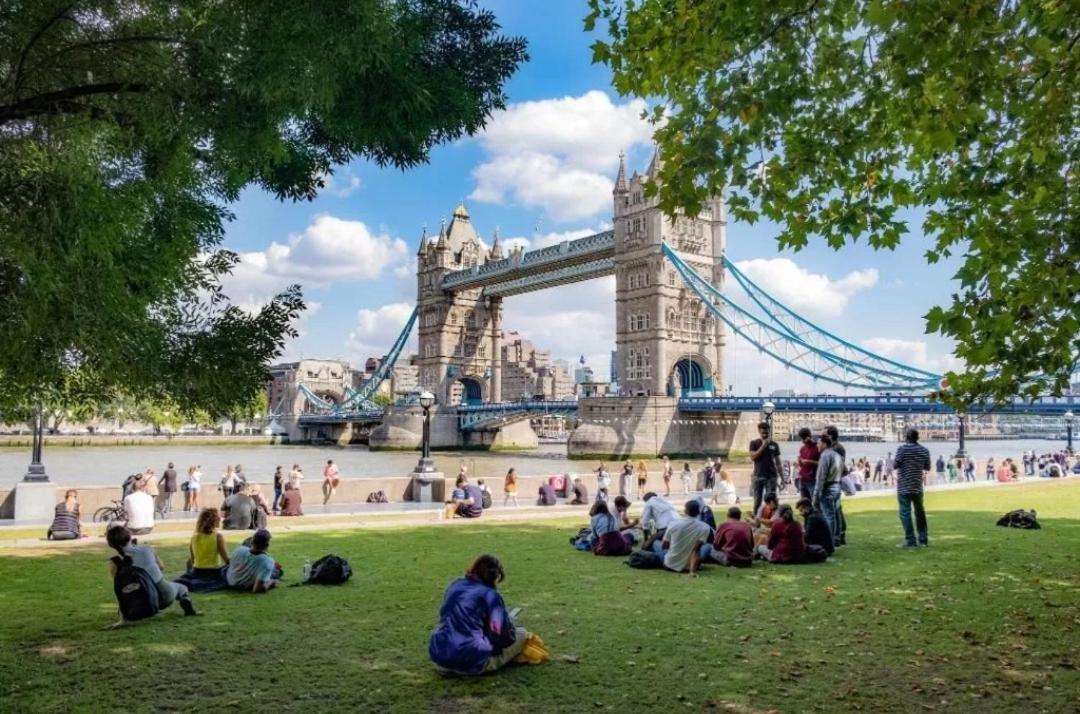 Elegant 2-bedroom Flat Near Bridge - Perfect Location With Easy Access London