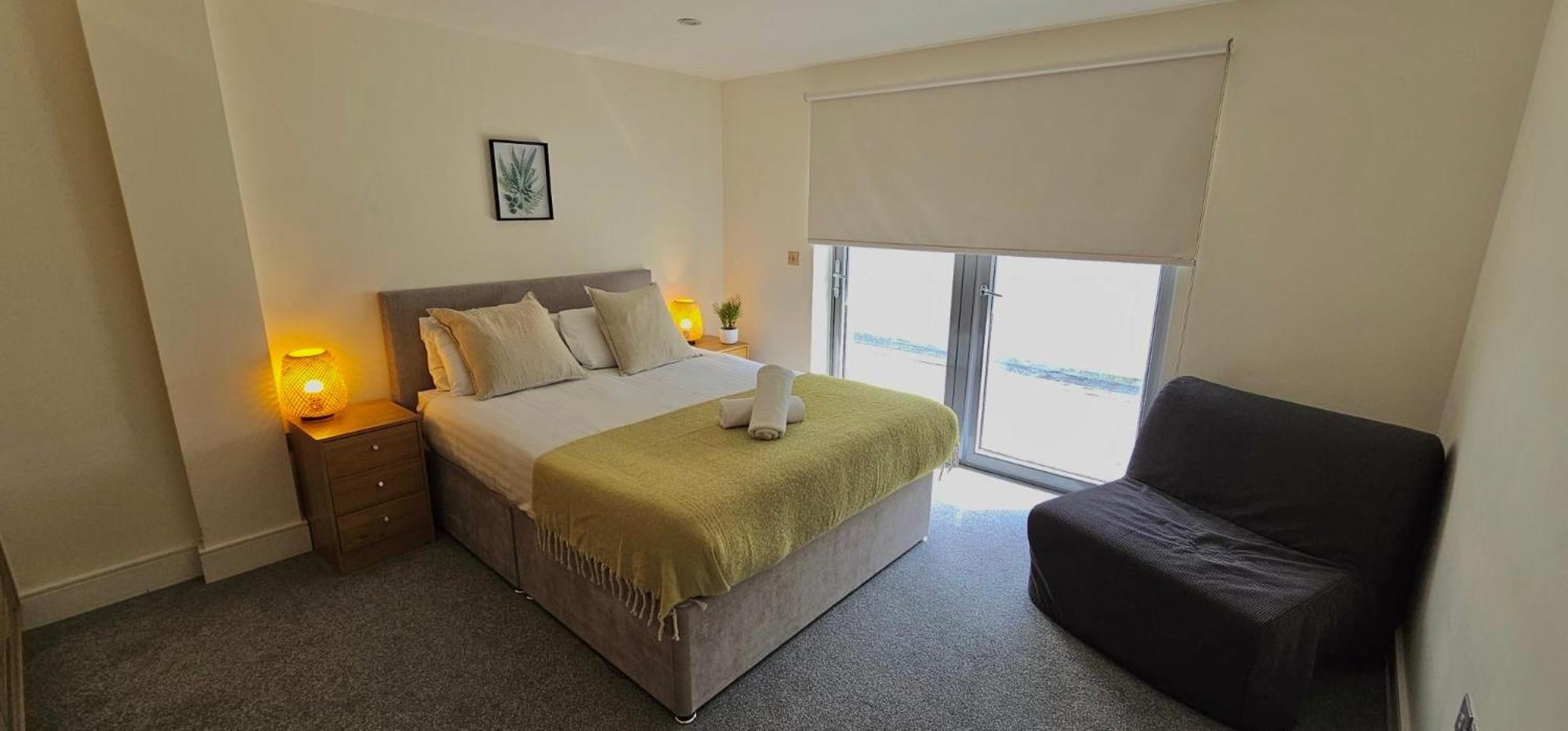 Spacious 3-bed 3-bath Luxury With Balcony Hyde Park Appartement *