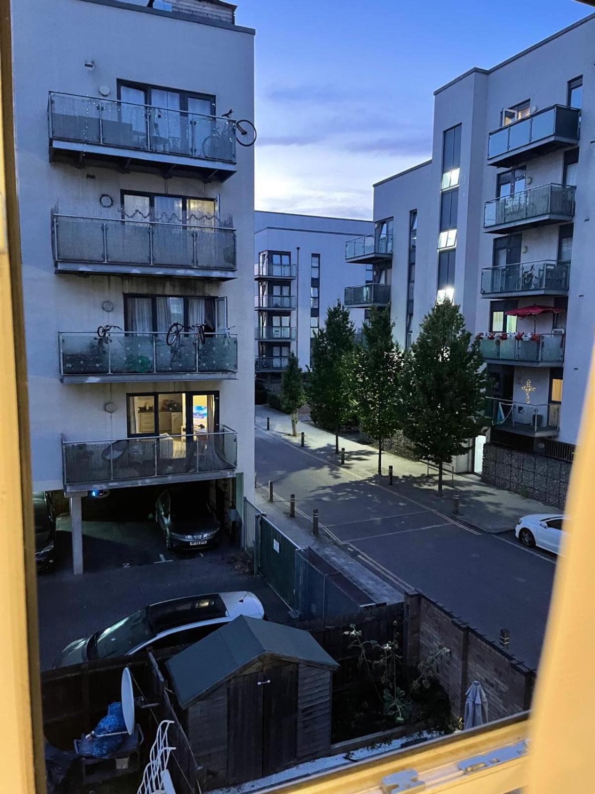 Gasthuis En-suite Cozy Double Bedroom Londen