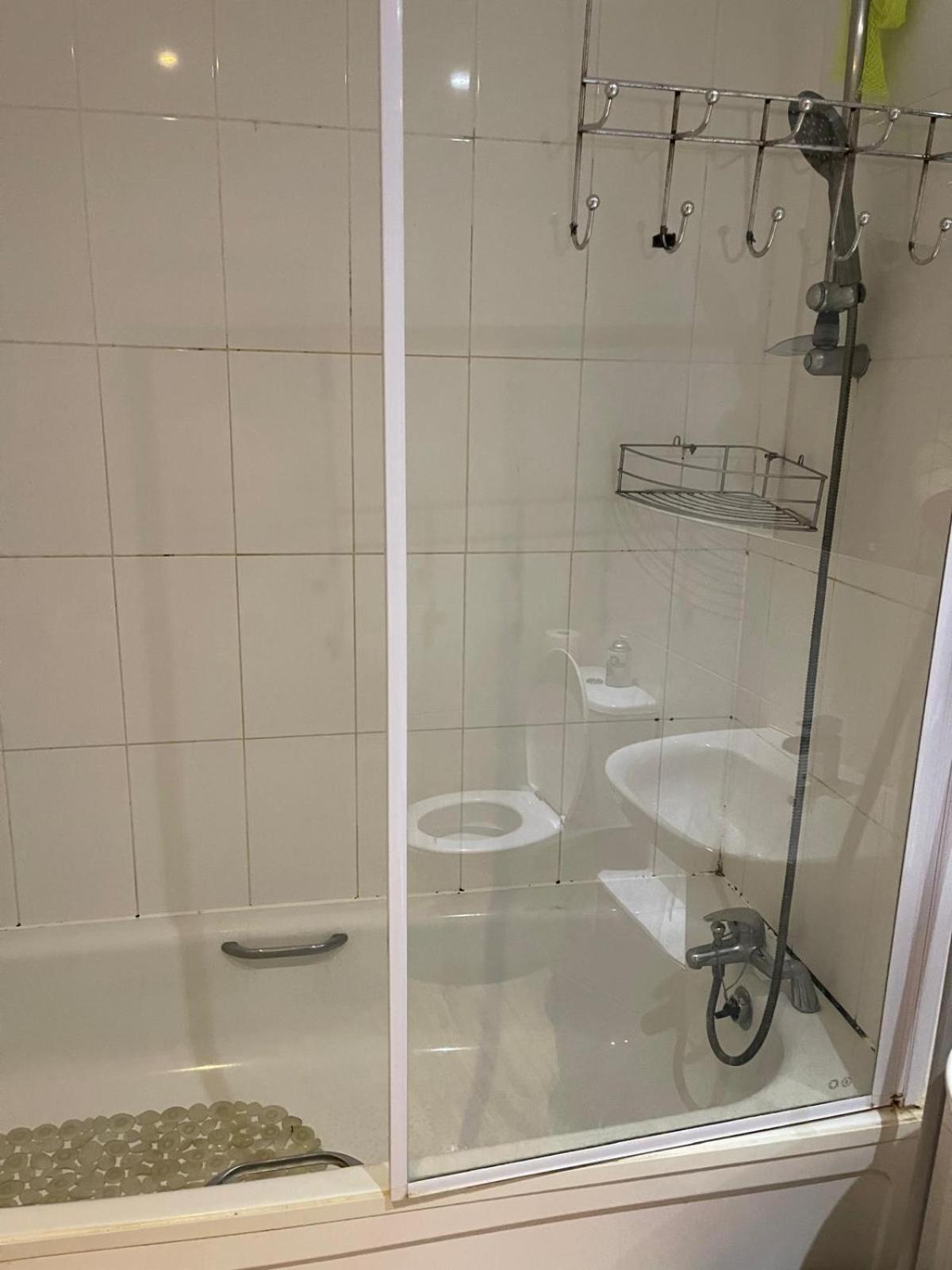 En-suite Cozy Double Bedroom Gasthuis *