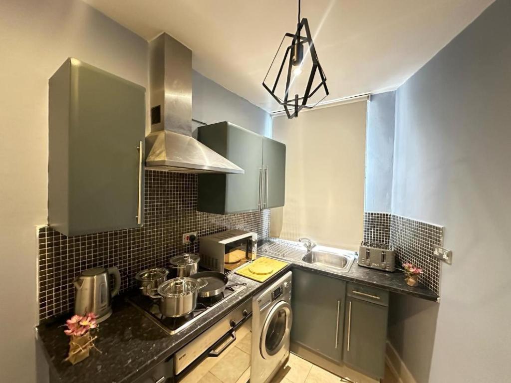 Three Bedroom Near Central Appartement