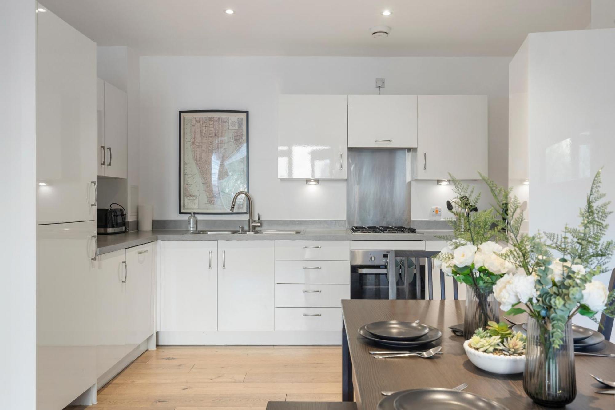 Outstanding 2 Bed Zone 2 Near Leilighet
