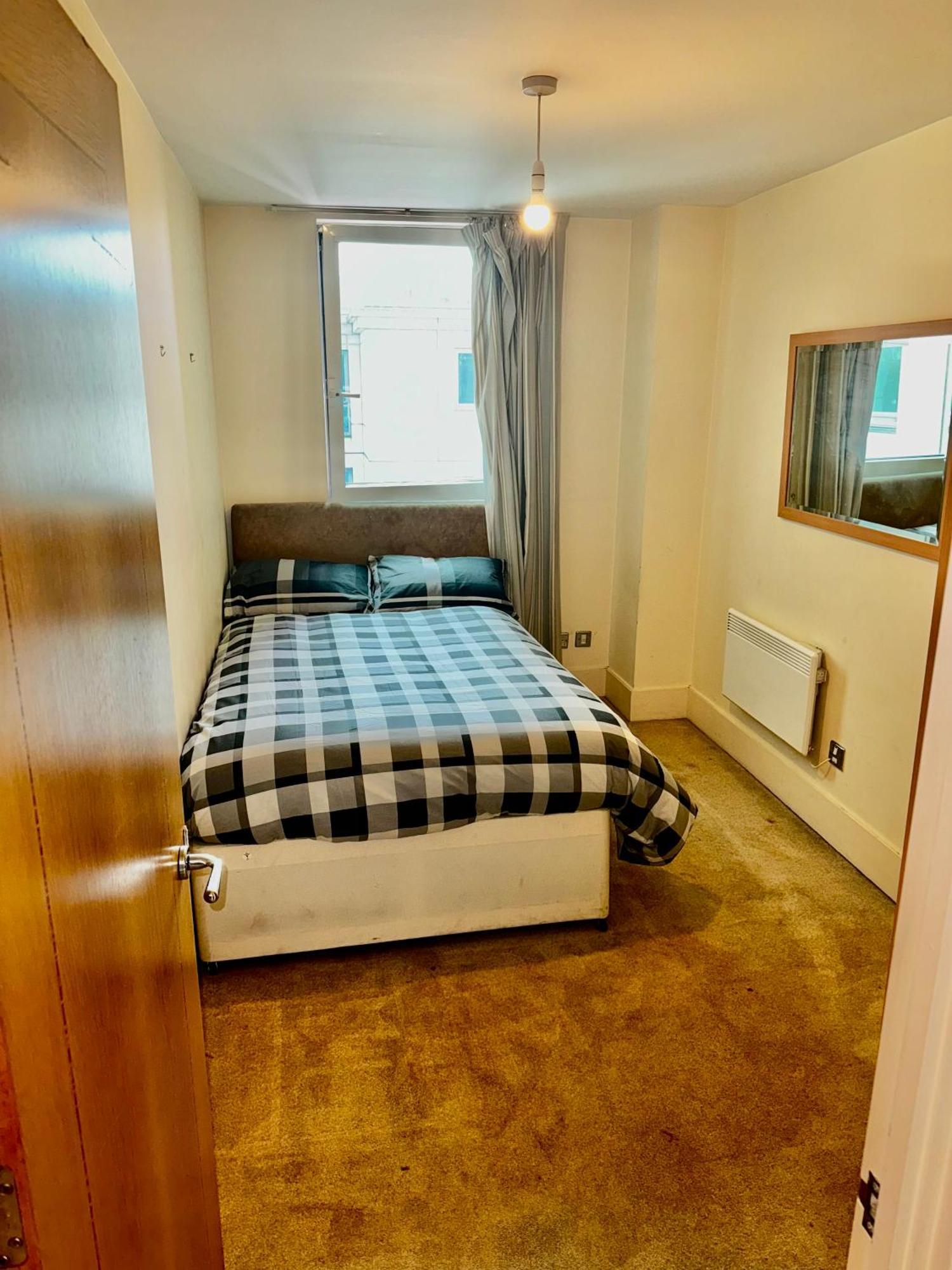 Privatunterkunft Budget,cosy Double Bedroom - Shared Bathroom