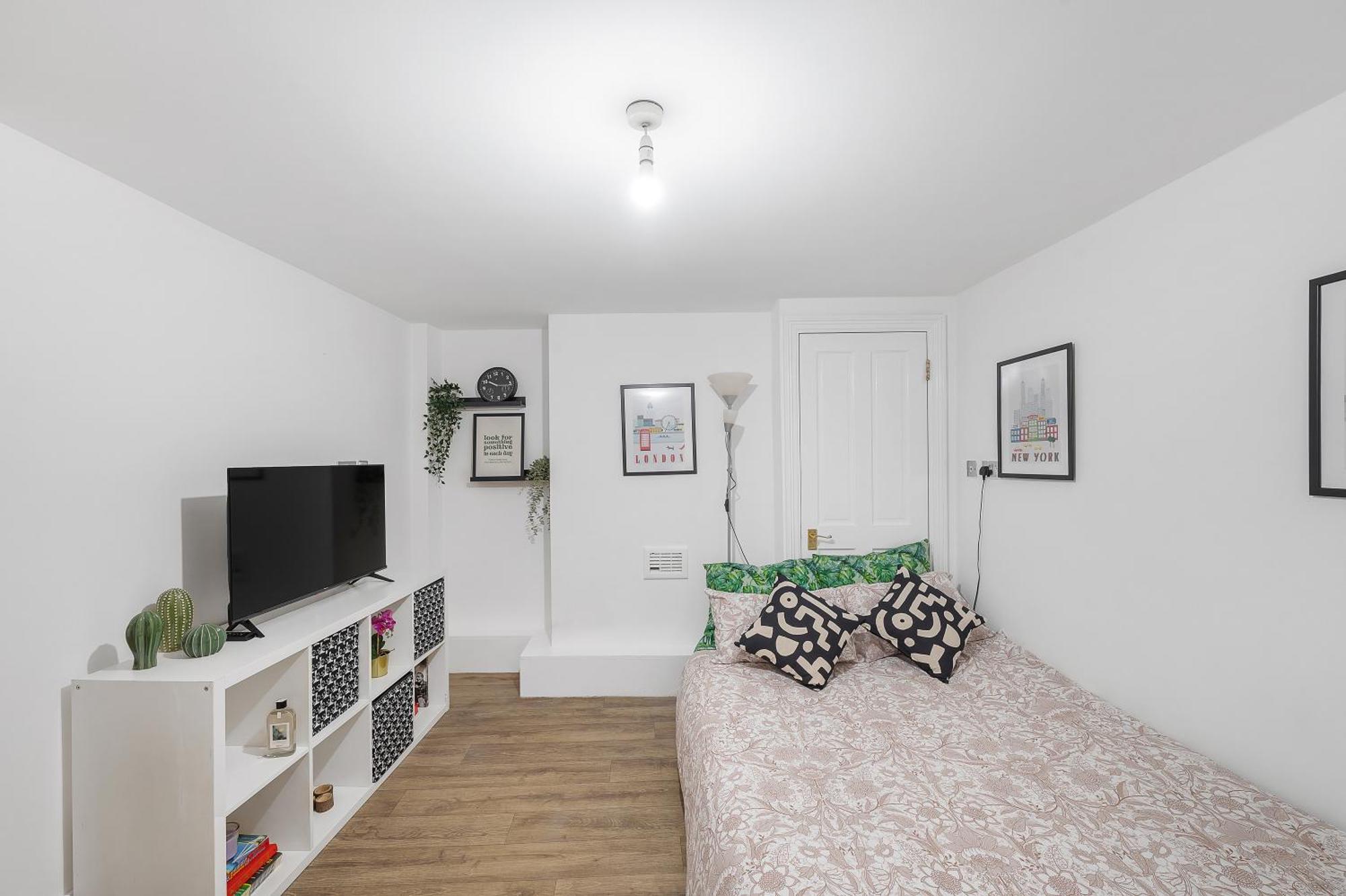 Apartment Bright And Spacious 2 Bedroom Flat With Ensuite Bathrooms In London Se5 London