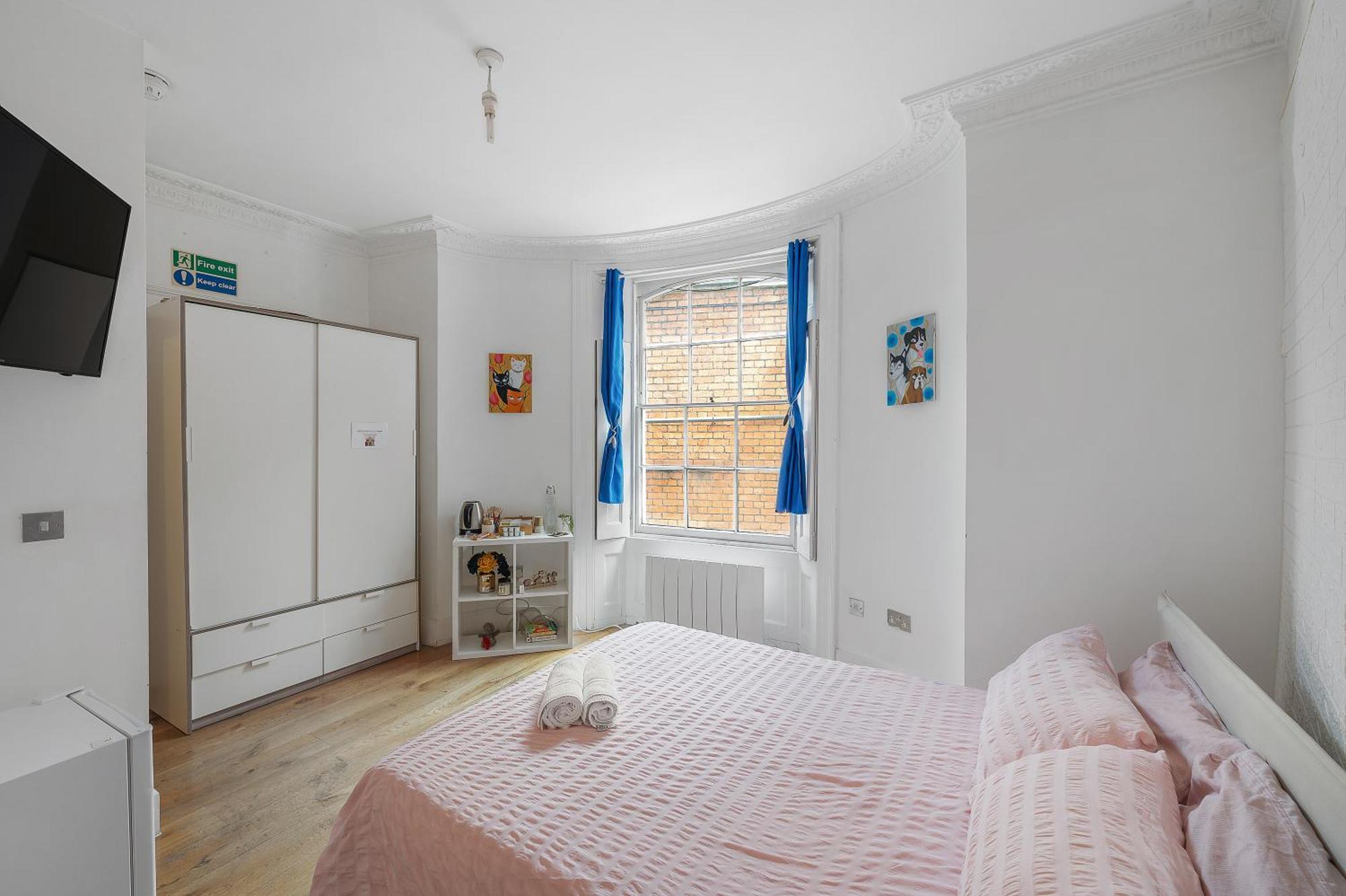 Bright And Spacious 2 Bedroom Flat With Ensuite Bathrooms In London Se5 London