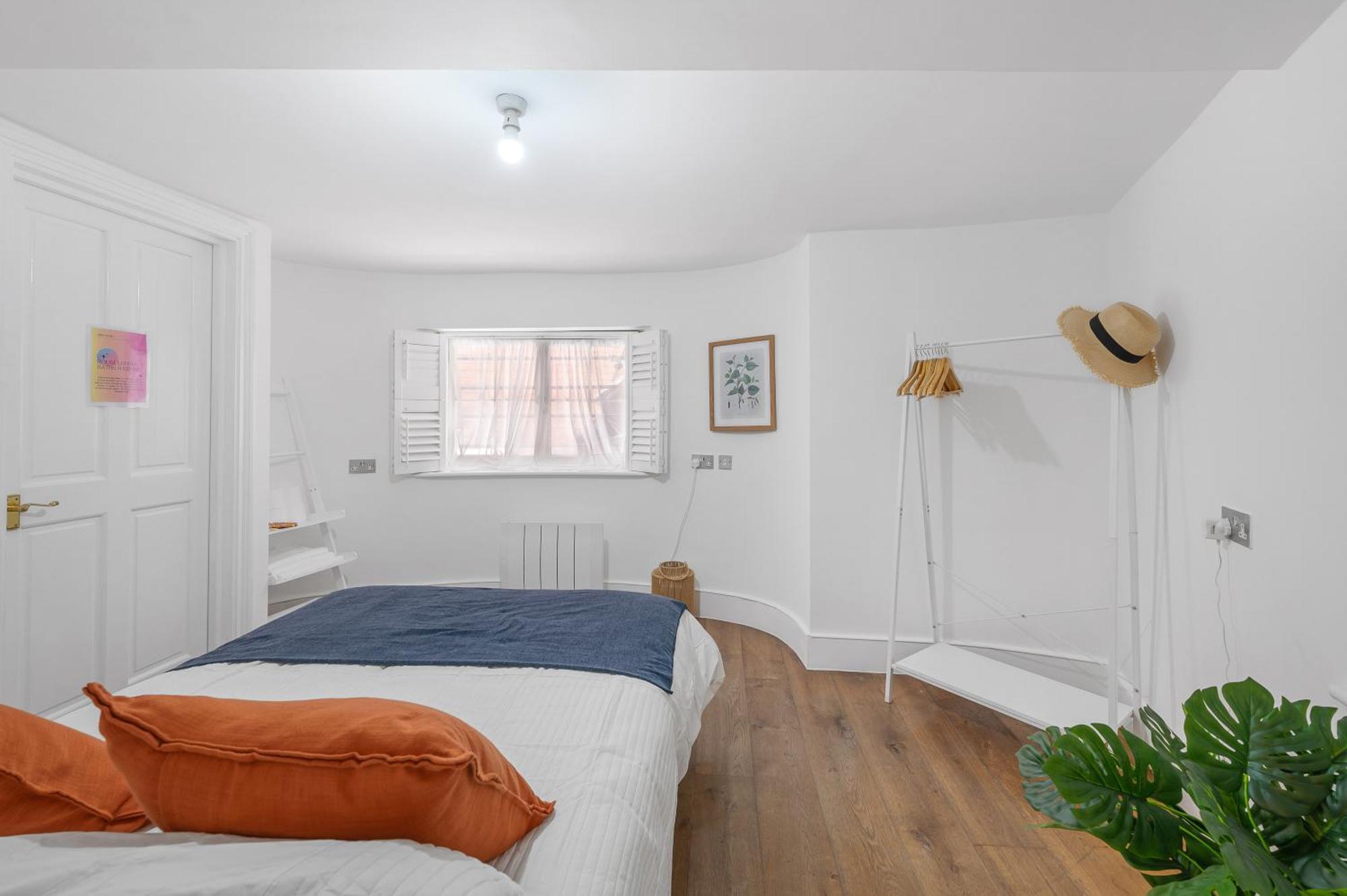 Bright And Spacious 2 Bedroom Flat With Ensuite Bathrooms In London Se5 Apartment