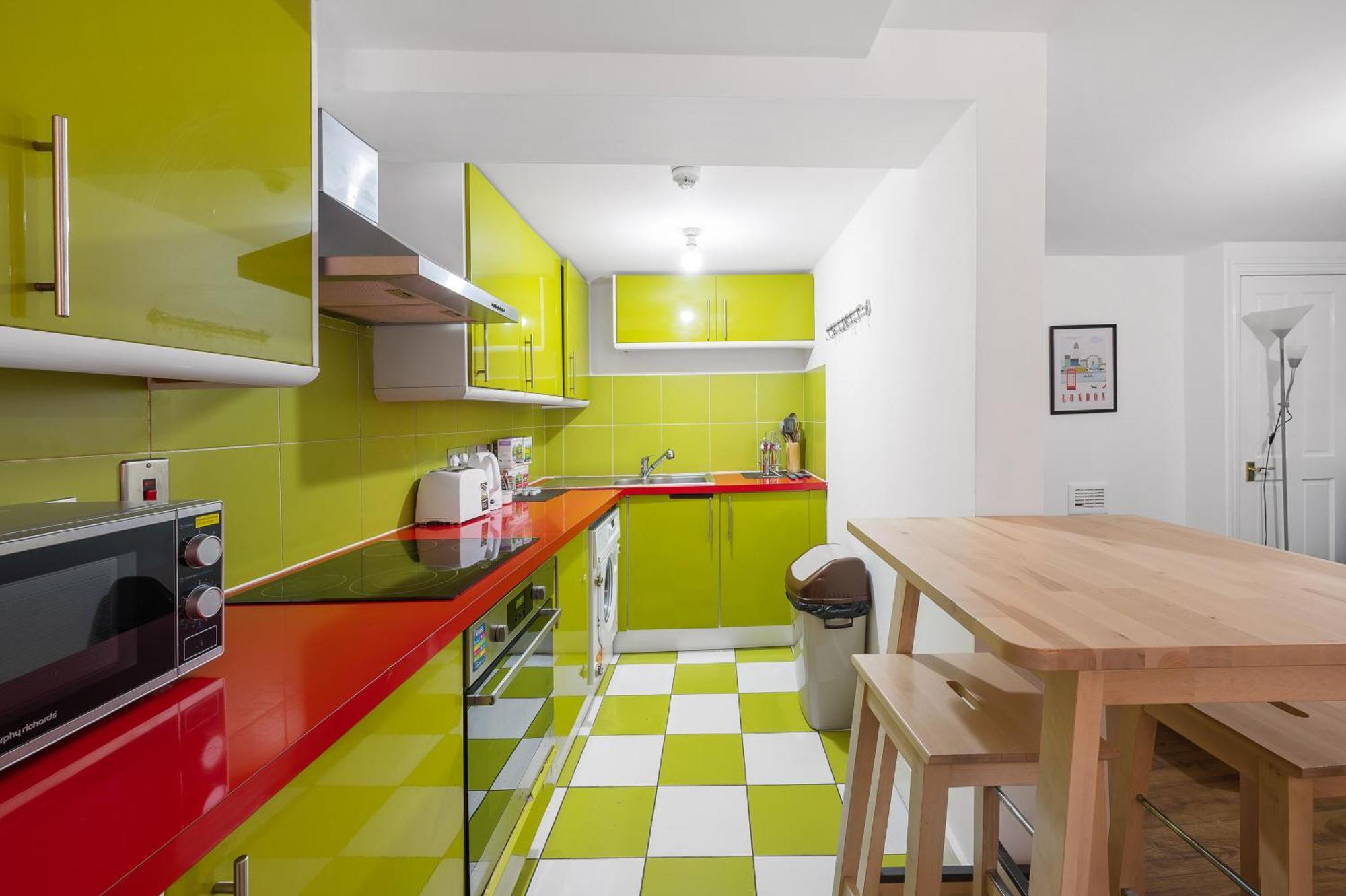 Bright And Spacious 2 Bedroom Flat With Ensuite Bathrooms In London Se5 London