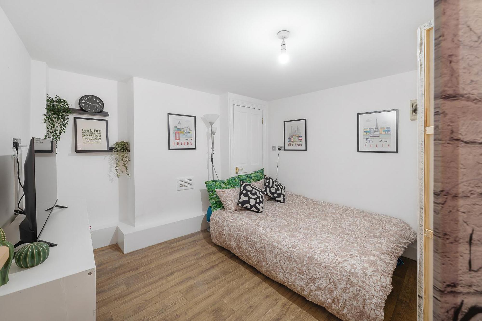Apartment Bright And Spacious 2 Bedroom Flat With Ensuite Bathrooms In London Se5