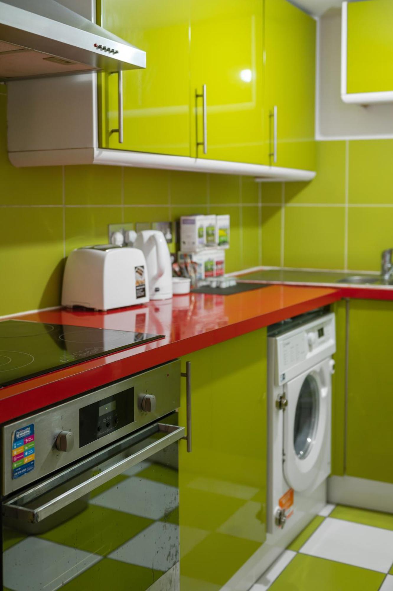 Apartment Bright And Spacious 2 Bedroom Flat With Ensuite Bathrooms In London Se5 *