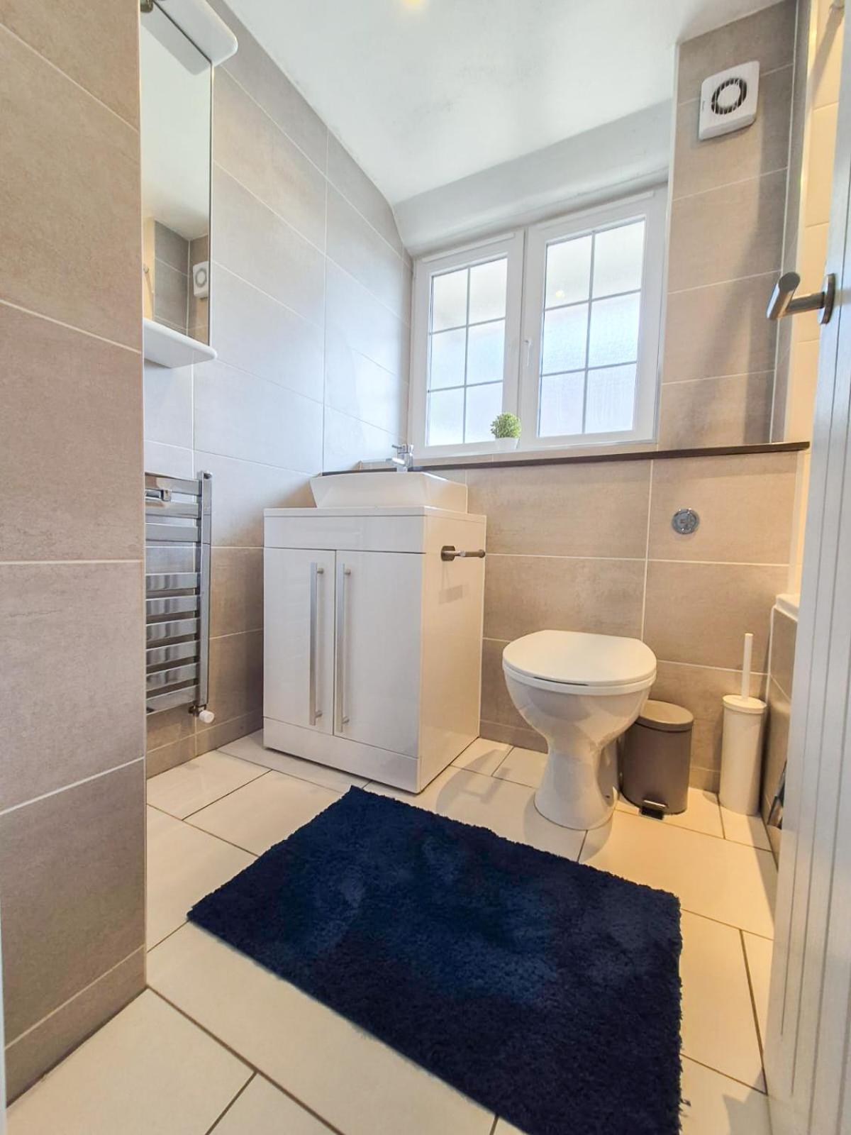 Refined 2 Bedroom Flat Few Steps From The Oval Apartment London