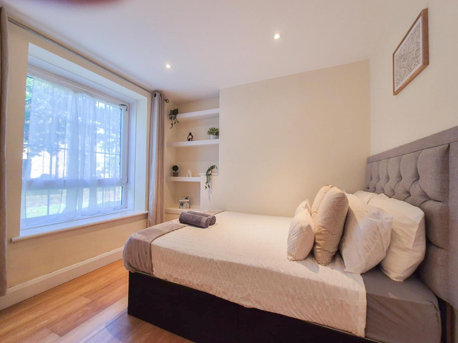 Refined 2 Bedroom Flat Few Steps From The Oval Apartment
