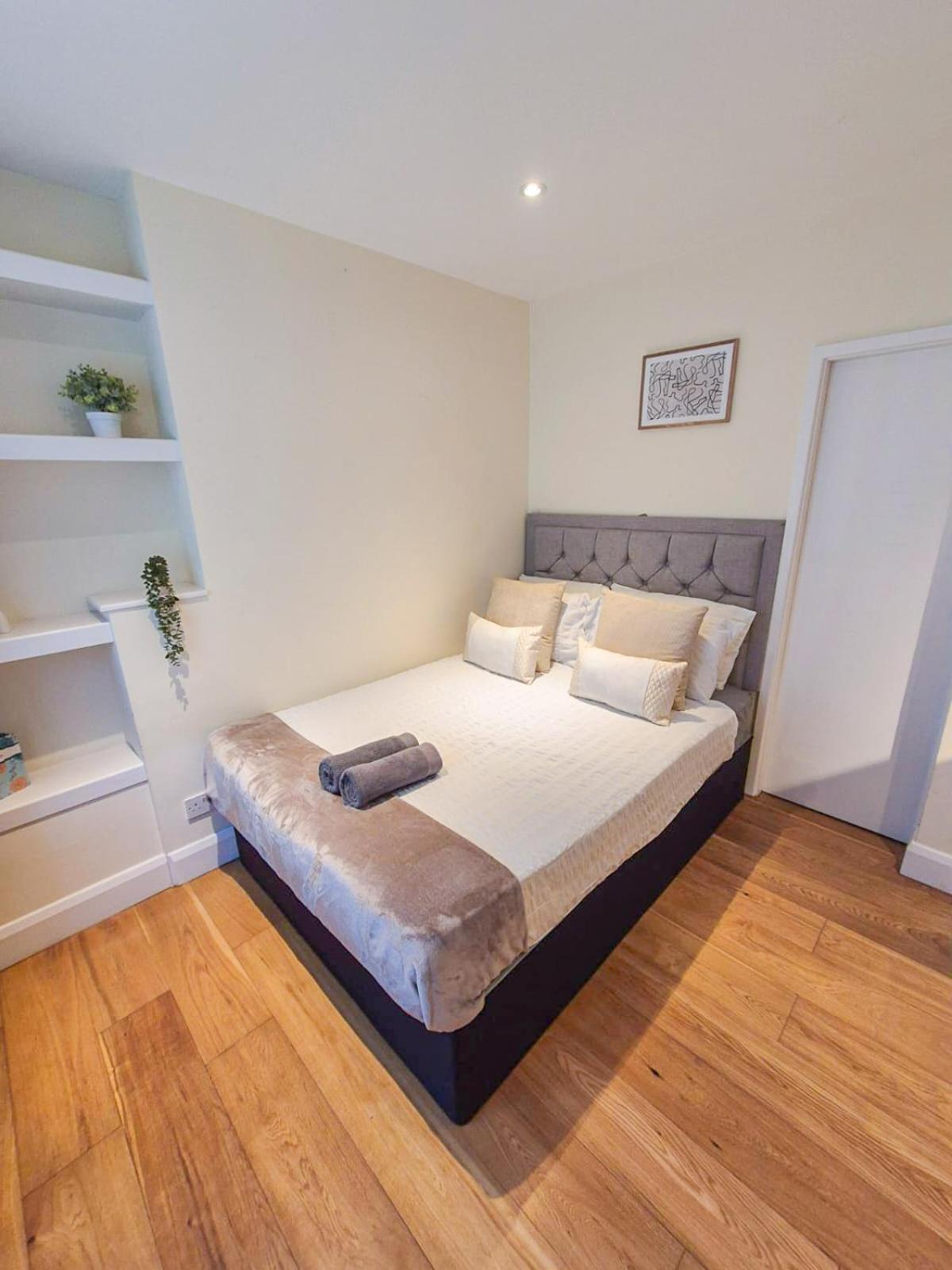 Refined 2 Bedroom Flat Few Steps From The Oval Apartment *