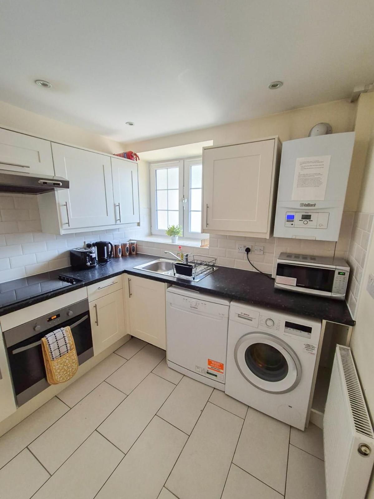Refined 2 Bedroom Flat Few Steps From The Oval Apartment London