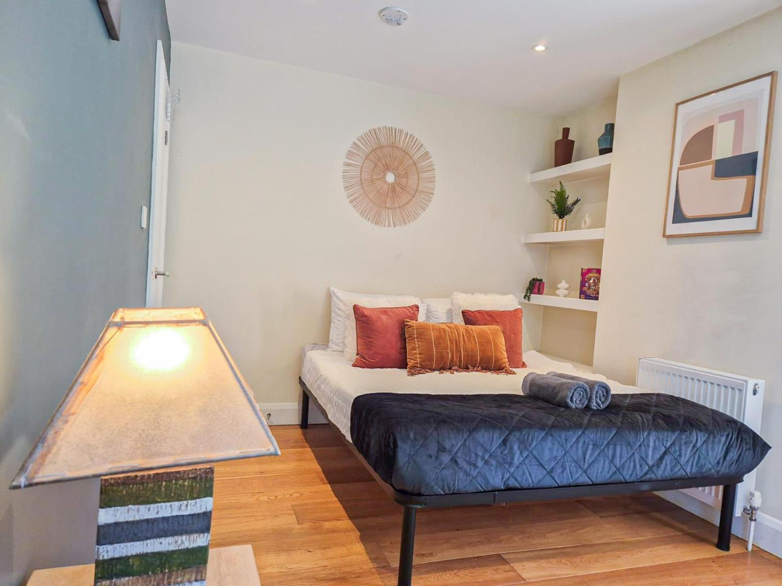 Apartment Refined 2 Bedroom Flat Few Steps From The Oval London