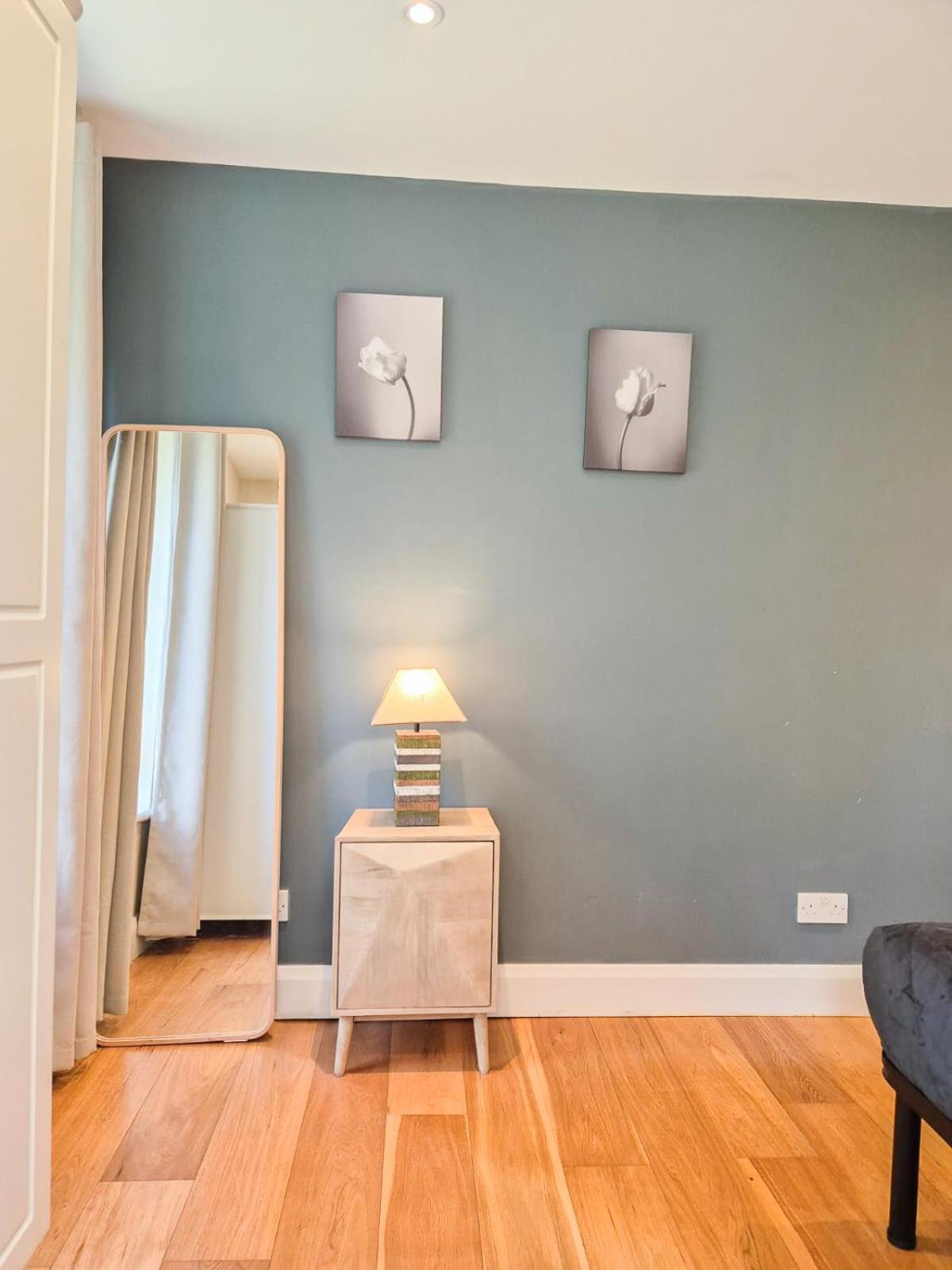 Refined 2 Bedroom Flat Few Steps From The Oval Apartment