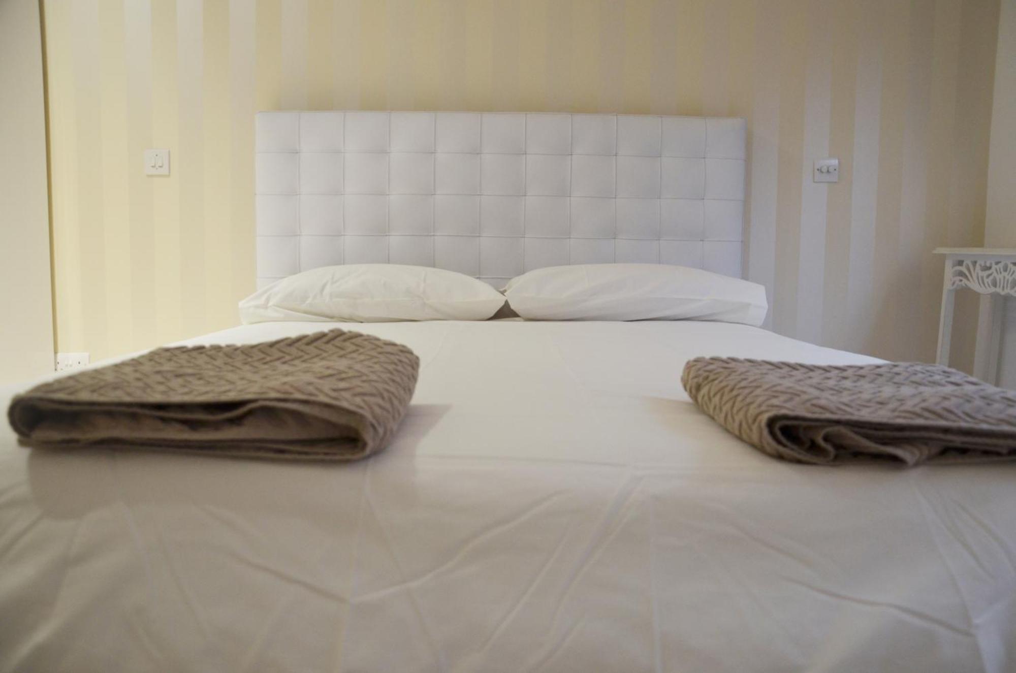Putney Lane Apartment