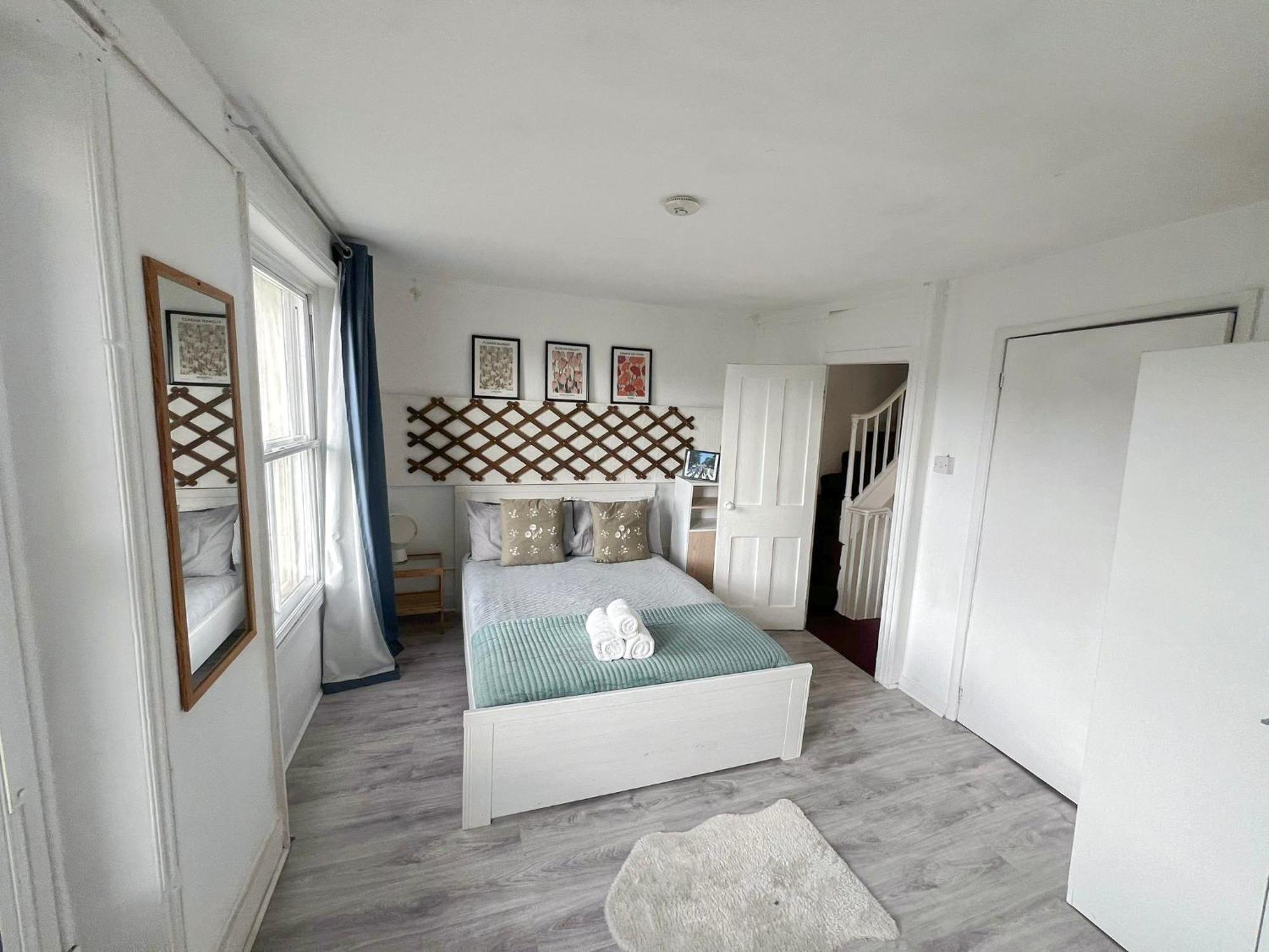 Apartment 2 Bedroom Flat A Short Walk Away To Barbican Centre Near Farringdon, Old St *