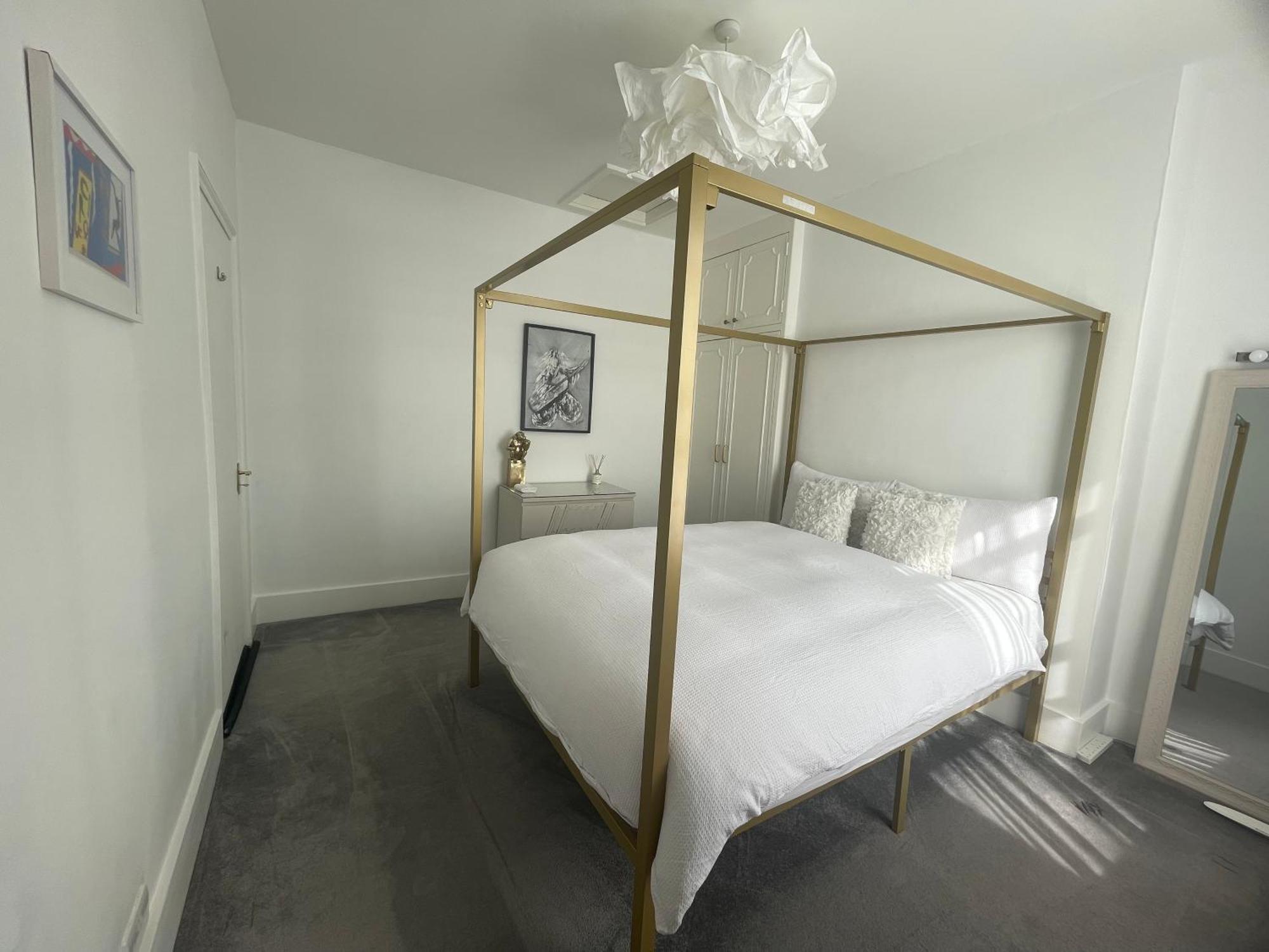Queen Bedroom In Maida Vale Privat bolig *