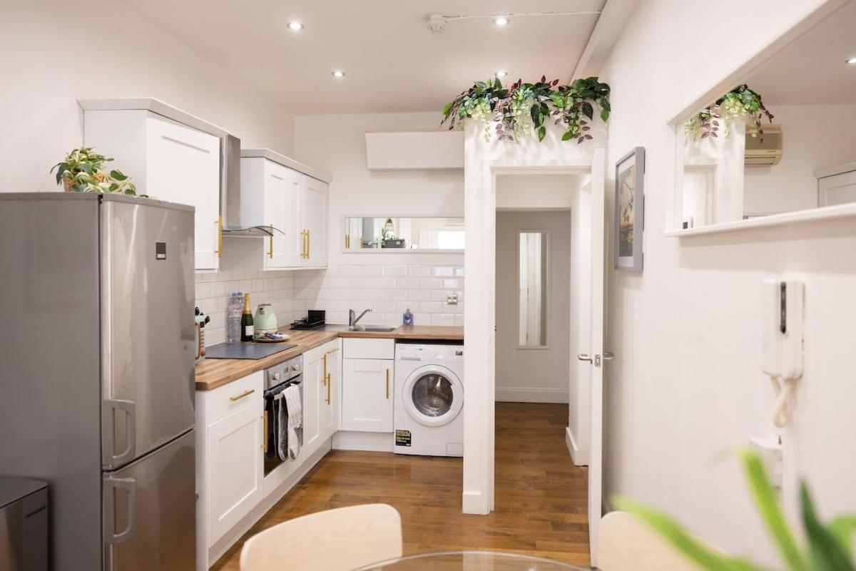 Bright And Cosy 100m From Trafalgar Square * London