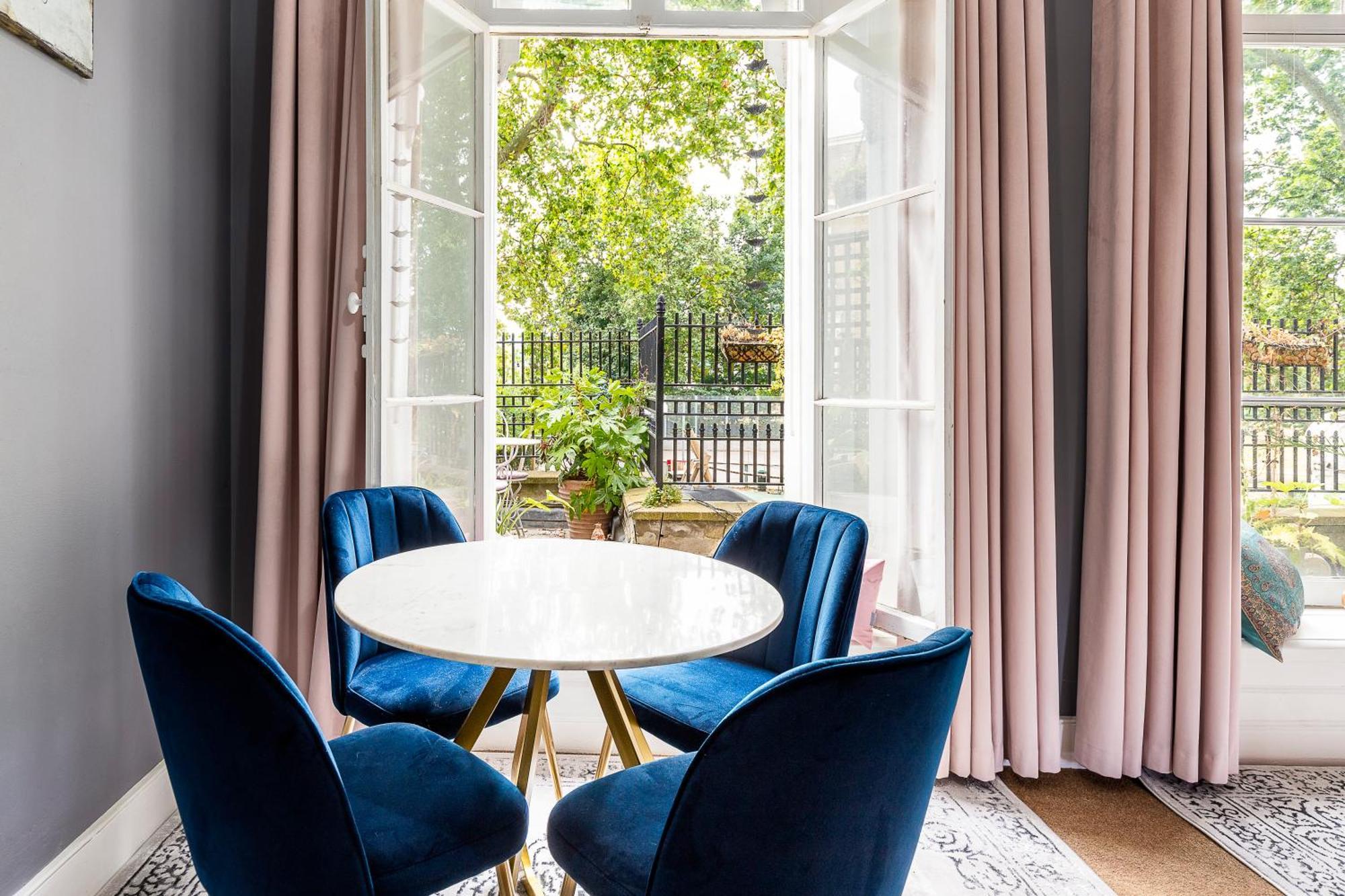 Chic 1 Bedroom Parkview Flat At Arundel Square * Londen