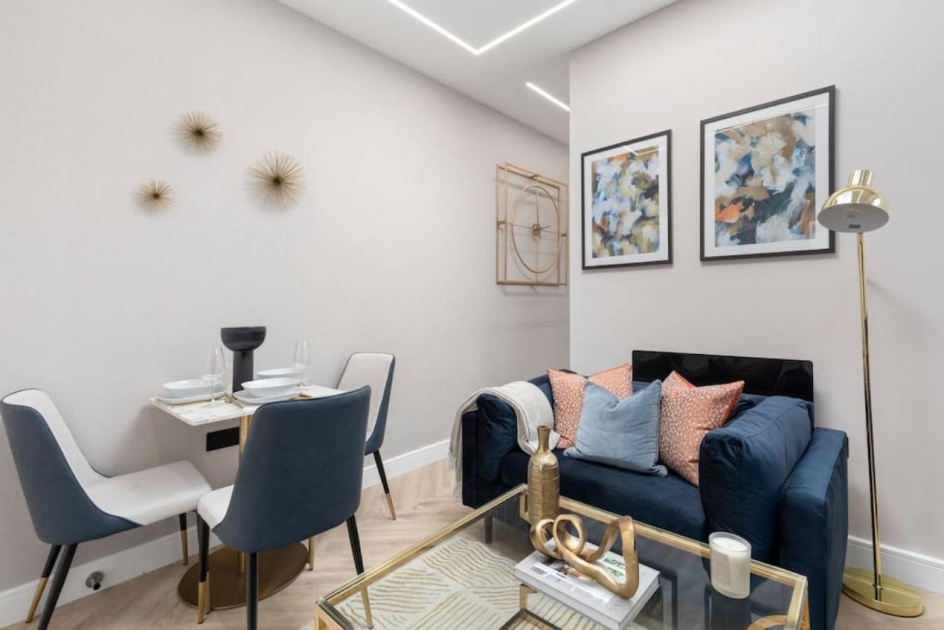 Appartement 5 Star Accommodation, 2 Minutes To Brent Cross Station *