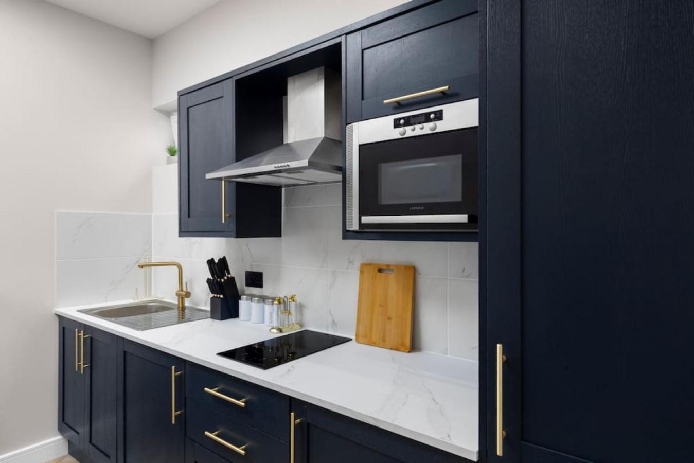 5 Star Accommodation, 2 Minutes To Brent Cross Station Appartement *