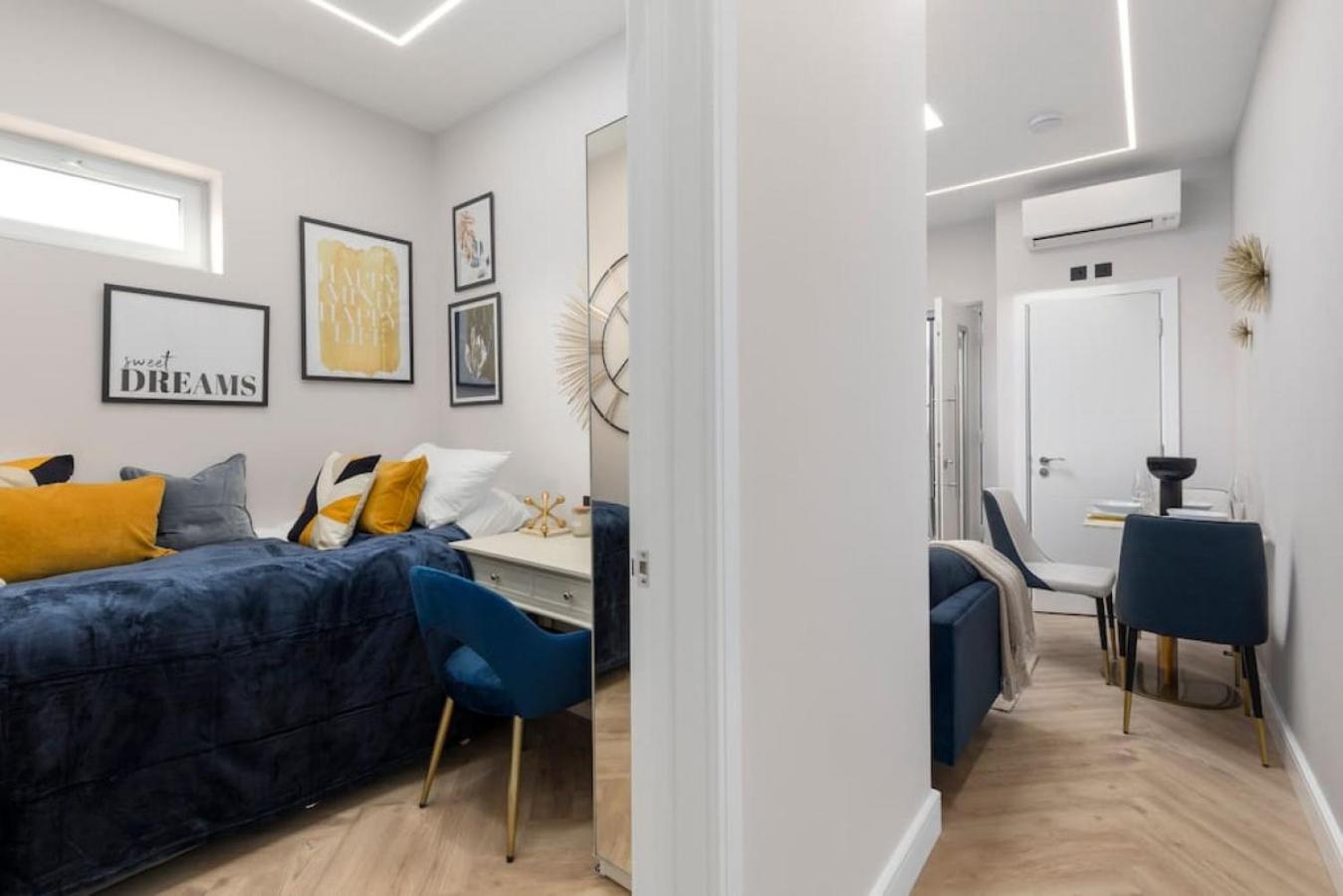 5 Star Accommodation, 2 Minutes To Brent Cross Station Londres