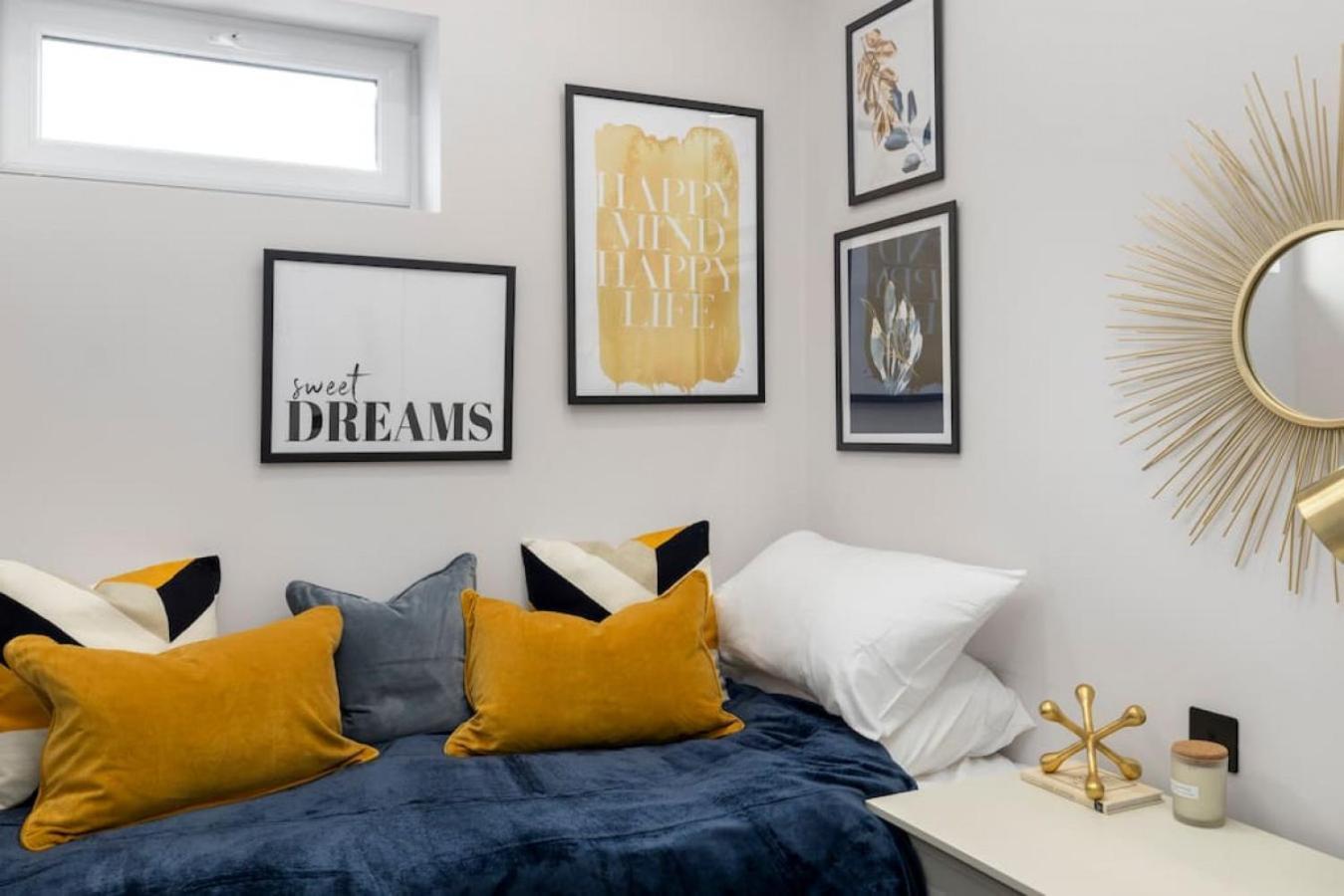 5 Star Accommodation, 2 Minutes To Brent Cross Station * Londres