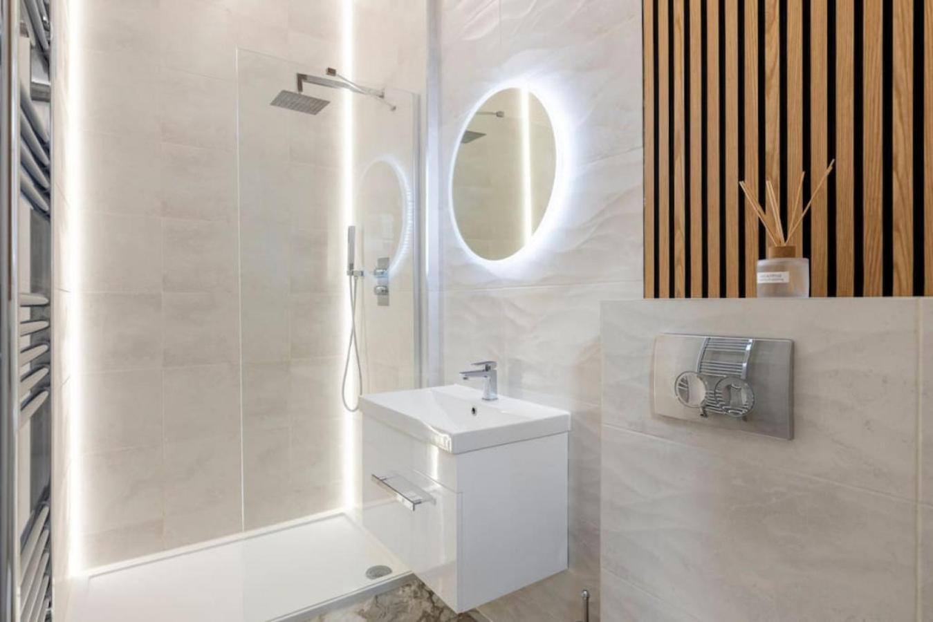 5 Star Accommodation, 2 Minutes To Brent Cross Station Appartement *