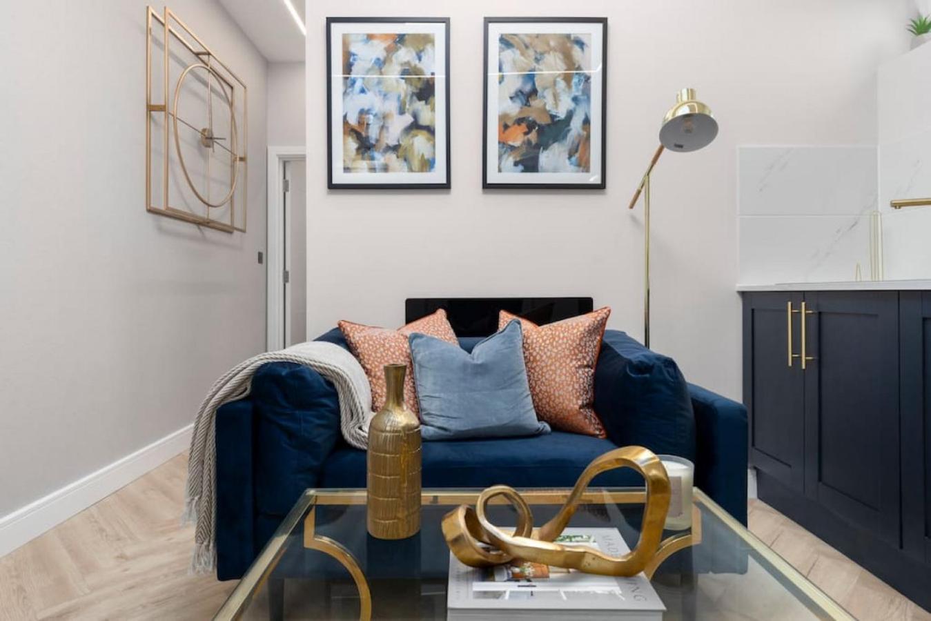 5 Star Accommodation, 2 Minutes To Brent Cross Station Appartement Londres
