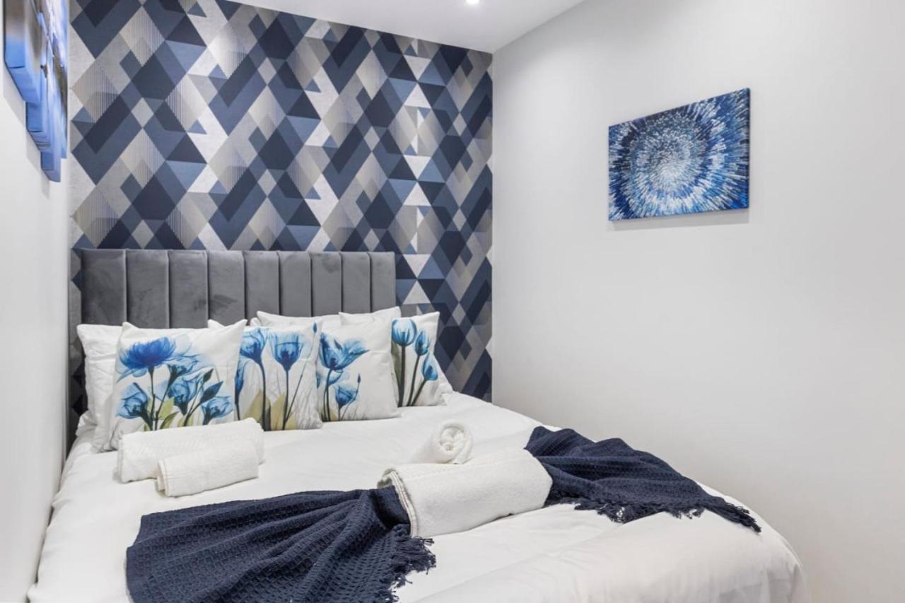 Stylish Modern Gem Golders Green Londen