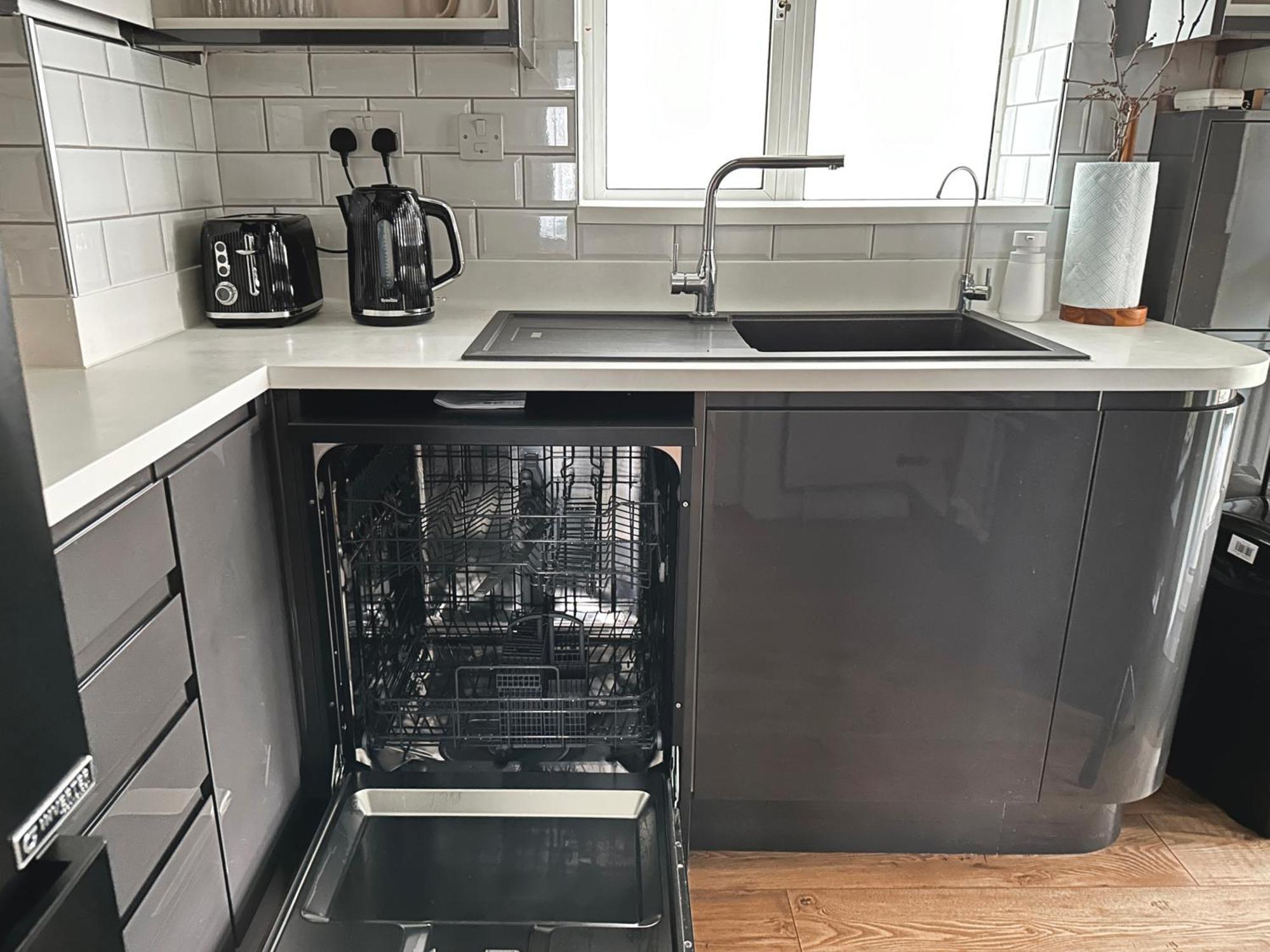 2-br Flat With Style And Comfort In St John's Wood Londen