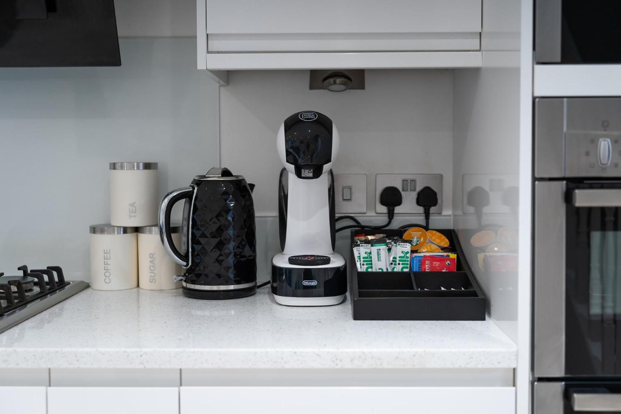 Vakantiehuis 4br 2ba House By Livestay Short Lets & Serviced Near Oxford Circus With 2 Private Patios Londen