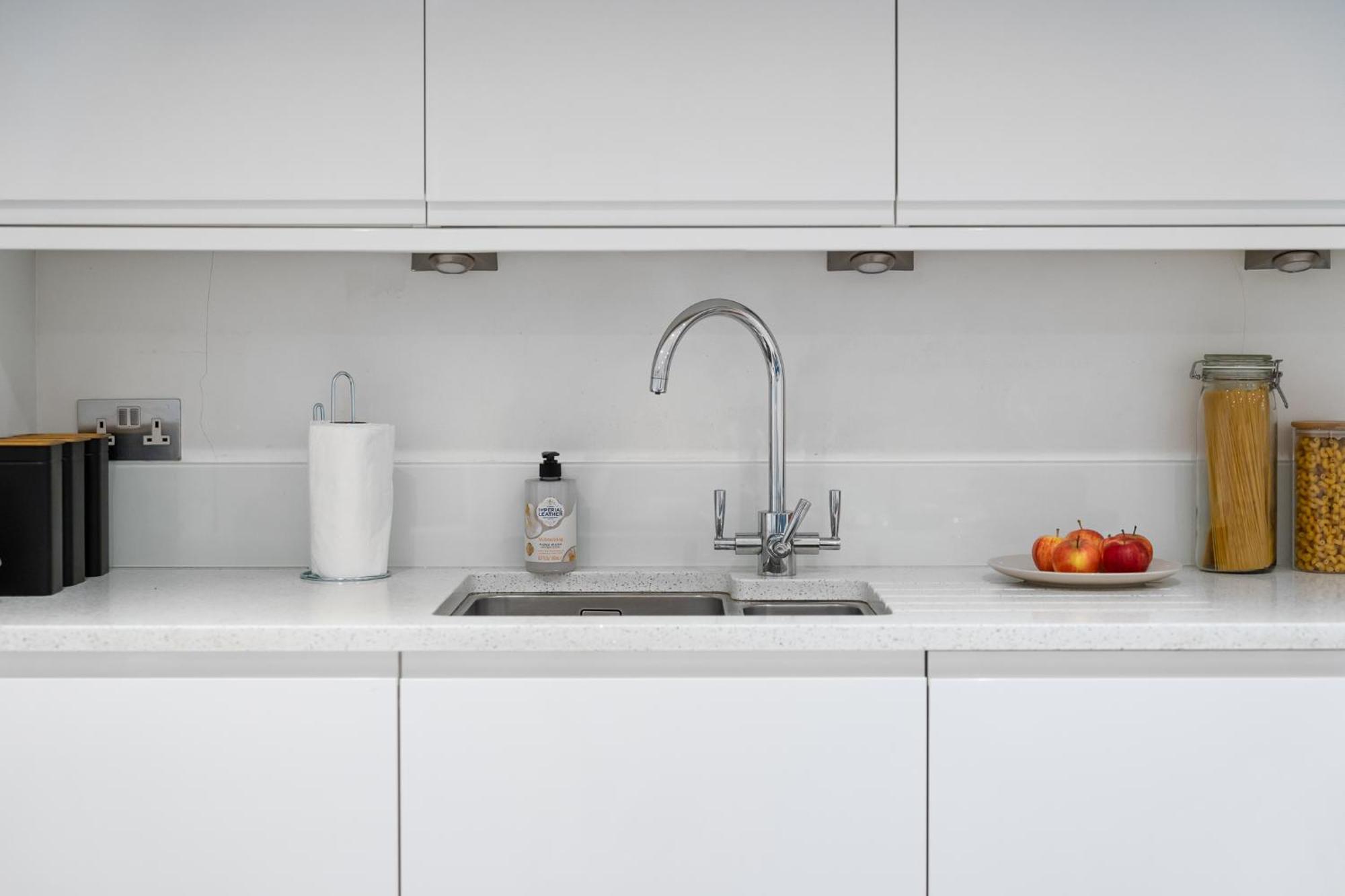 4br 2ba House By Livestay Short Lets & Serviced Near Oxford Circus With 2 Private Patios * Londen