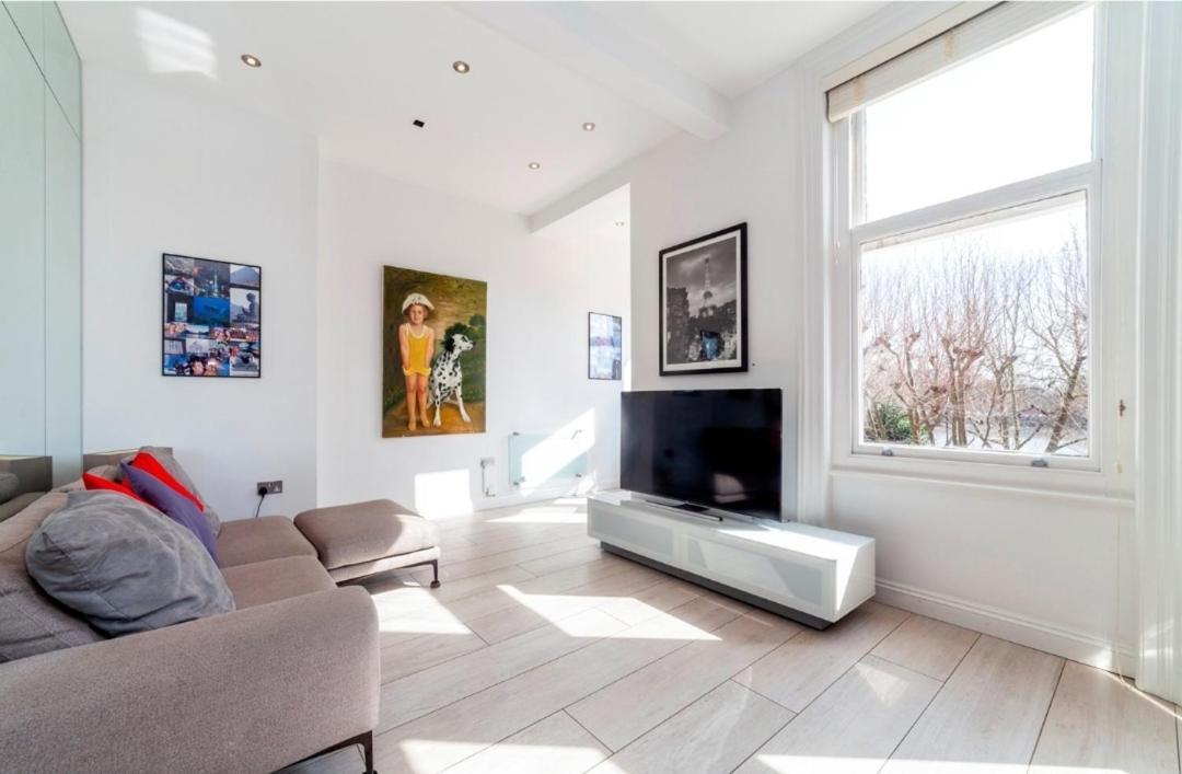 Elegant 2-bedroom Flat Near Bridge - Perfect Location With Easy Access * London
