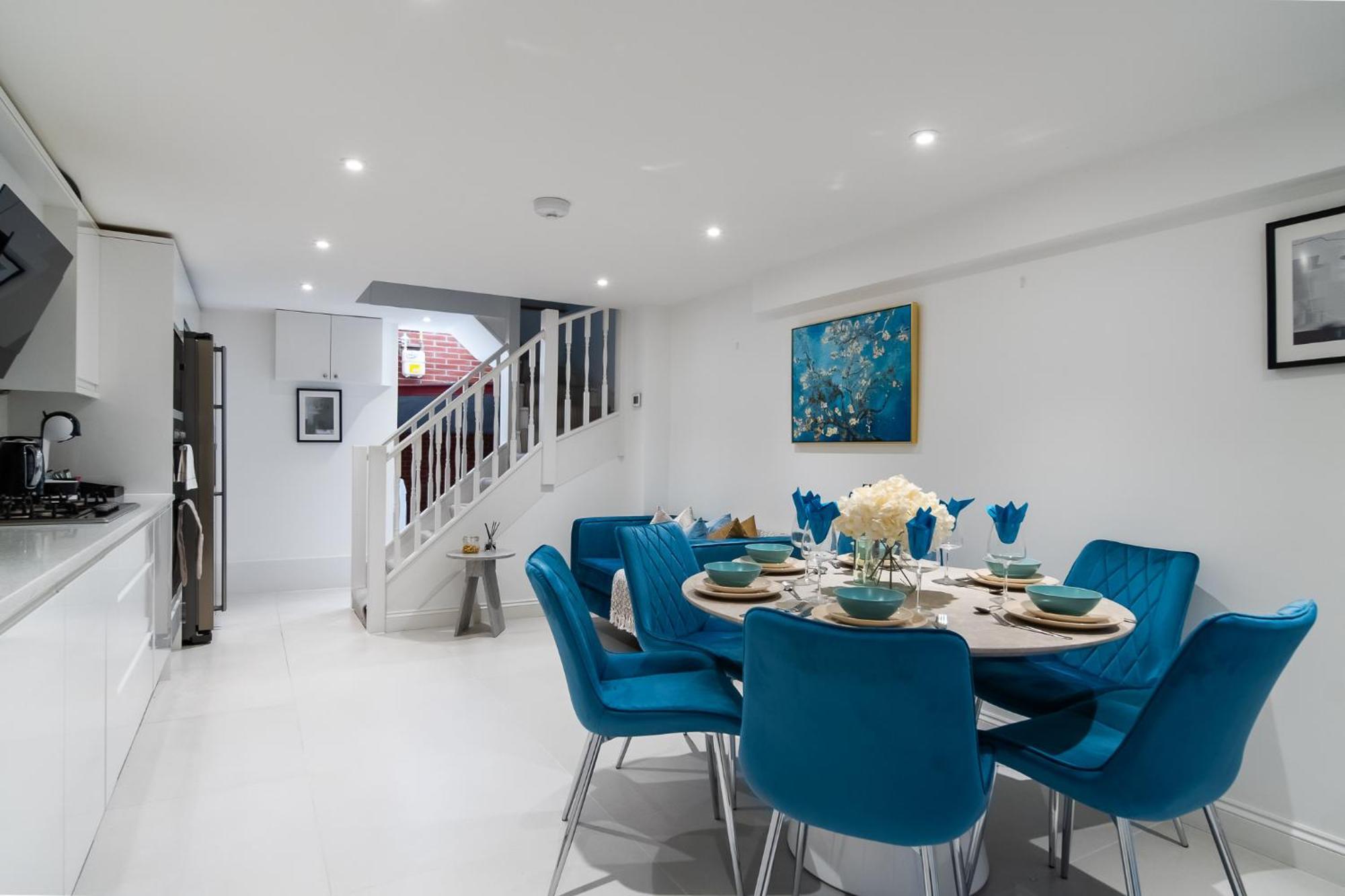 4br 2ba House By Livestay Short Lets & Serviced Near Oxford Circus With 2 Private Patios Londen