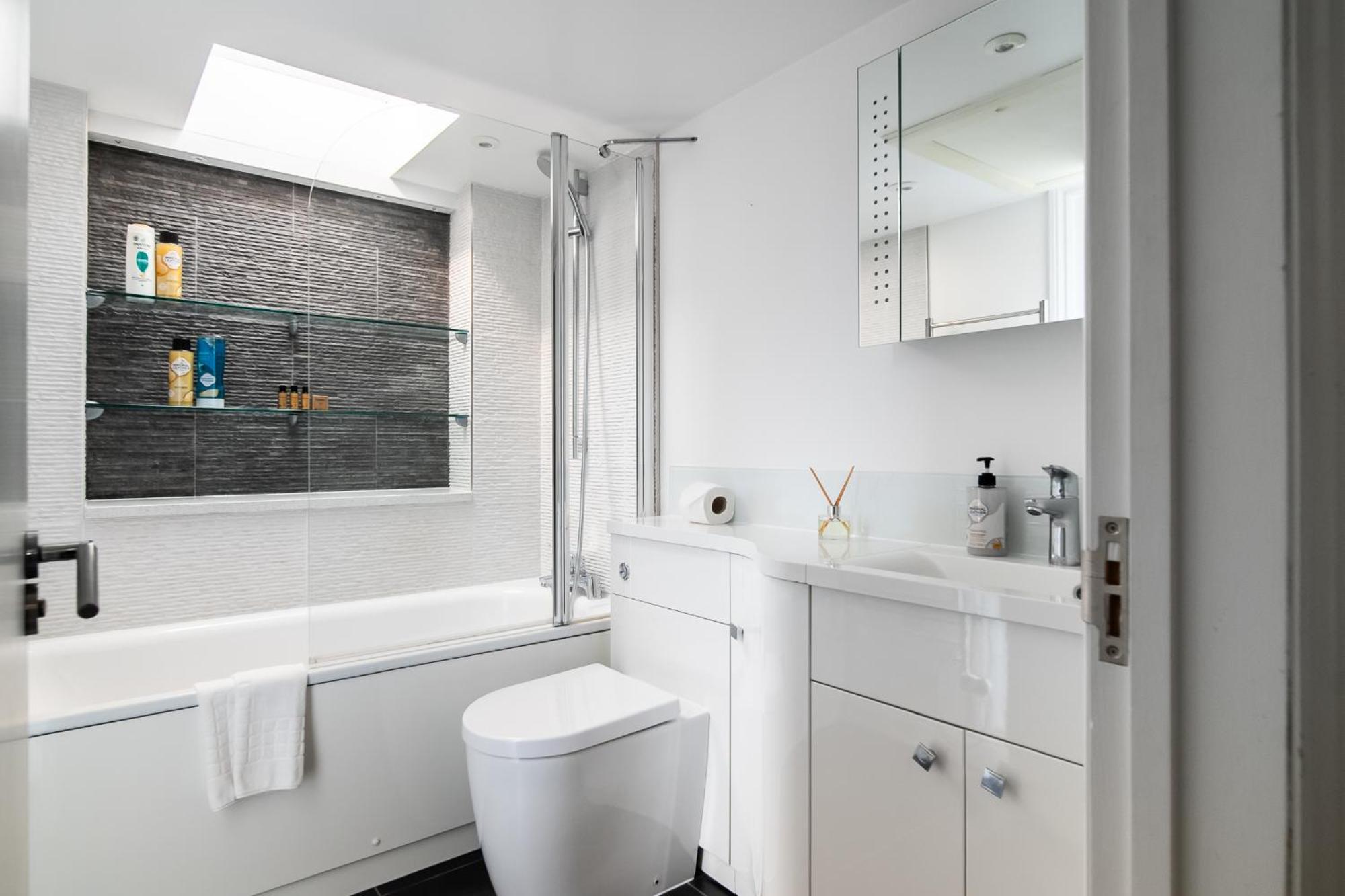 4br 2ba House By Livestay Short Lets & Serviced Near Oxford Circus With 2 Private Patios Londen