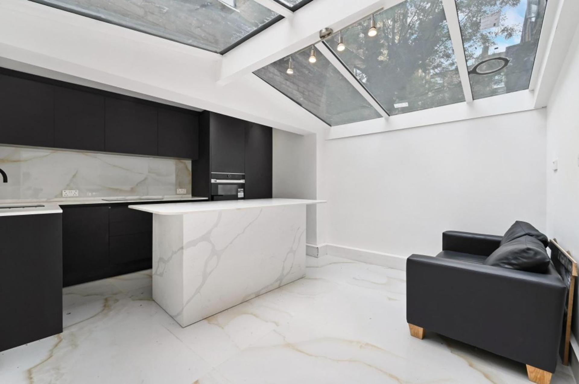 Chic With 2 Bedrooms Londen